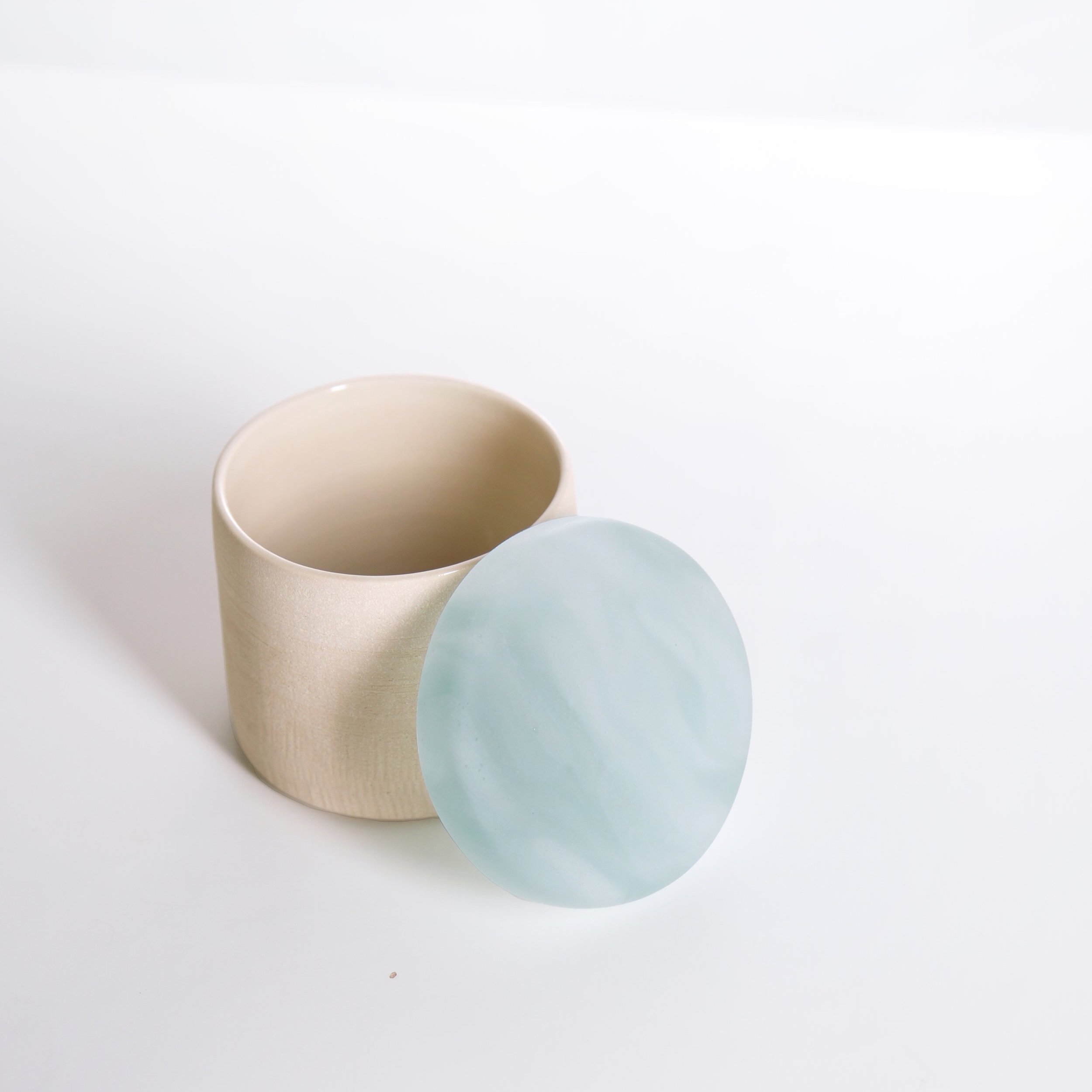 Ceramic cylinder with glass lid Blue