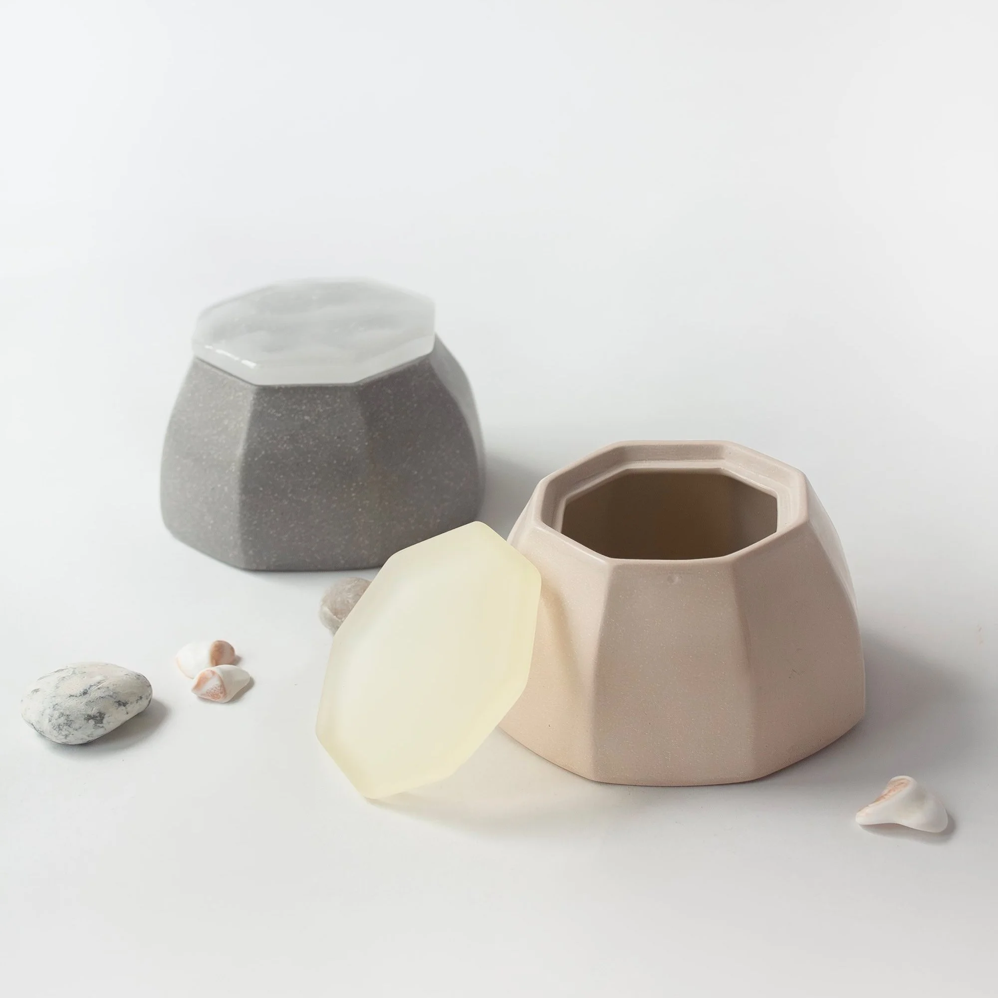 Octangonal ceramic box with glass lid