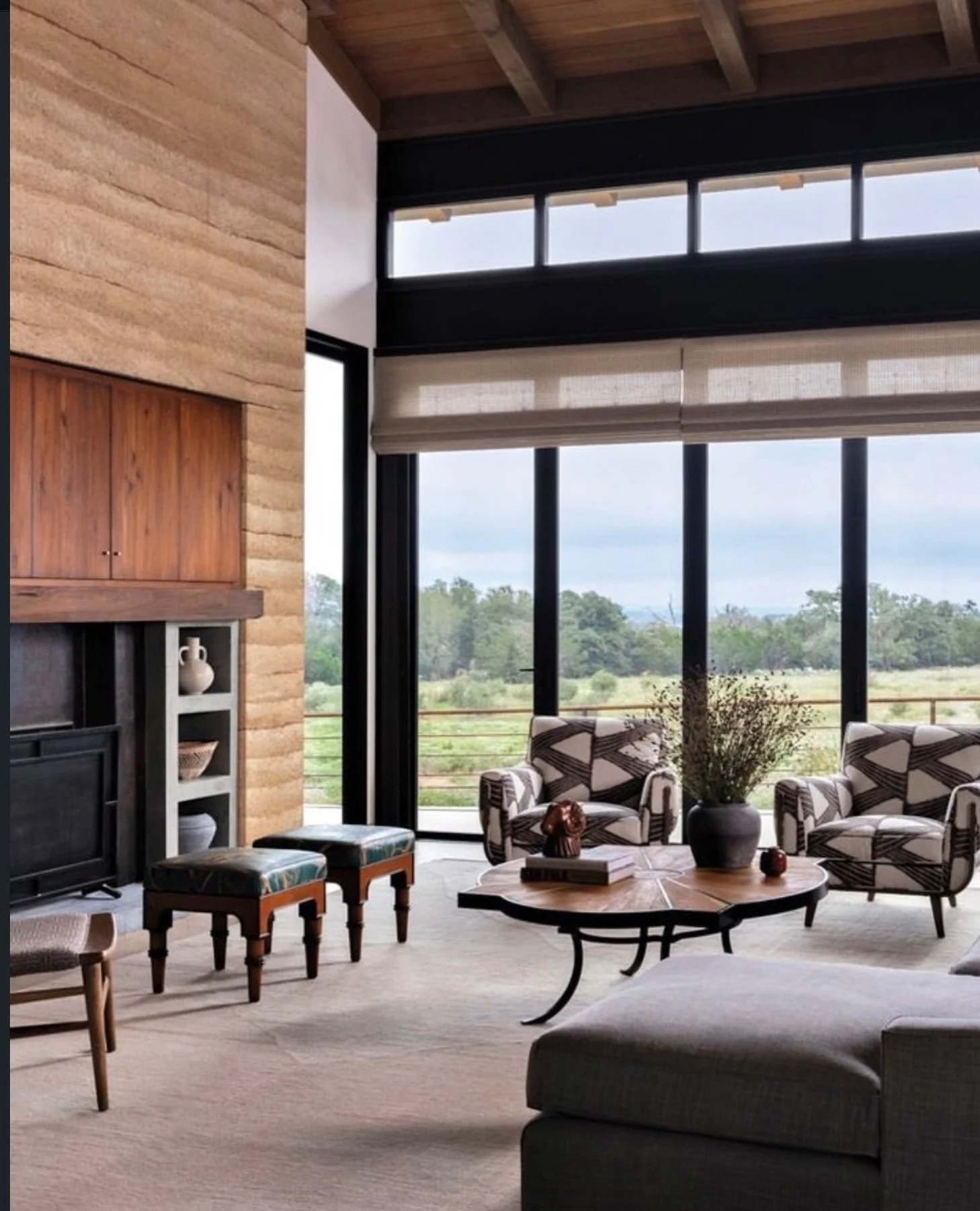 A home designed to reflect the Texas Hill Country 🤎

Design by @bambialynn 
Photo by @mollyculverphotography