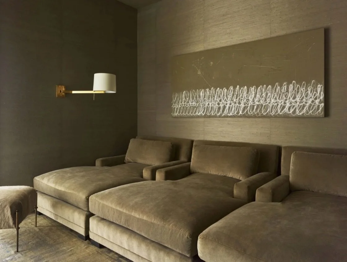 The dreamiest theater room seating by @leeindustries 💙