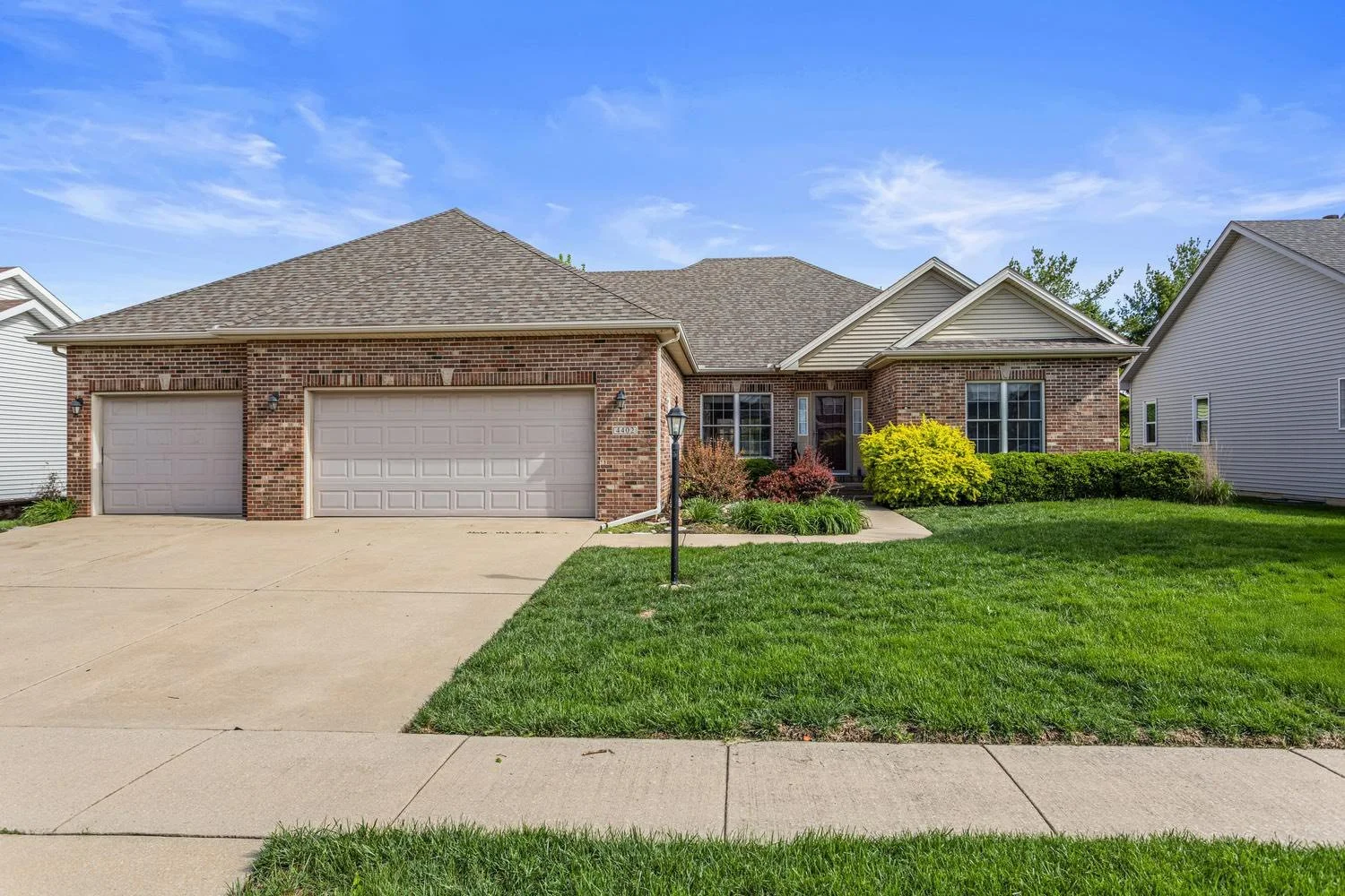 🔥 NEW on the market 🔥

4402 Crossgate Dr., Champaign

Rare ranch 🏠 in the Ironwood Subdivision!

5 beds | 3 full baths

2348 sqft above ground (3368 total finished sqft)

Backyard with commons area for added space and privacy 🙌🏼

*Message/call f
