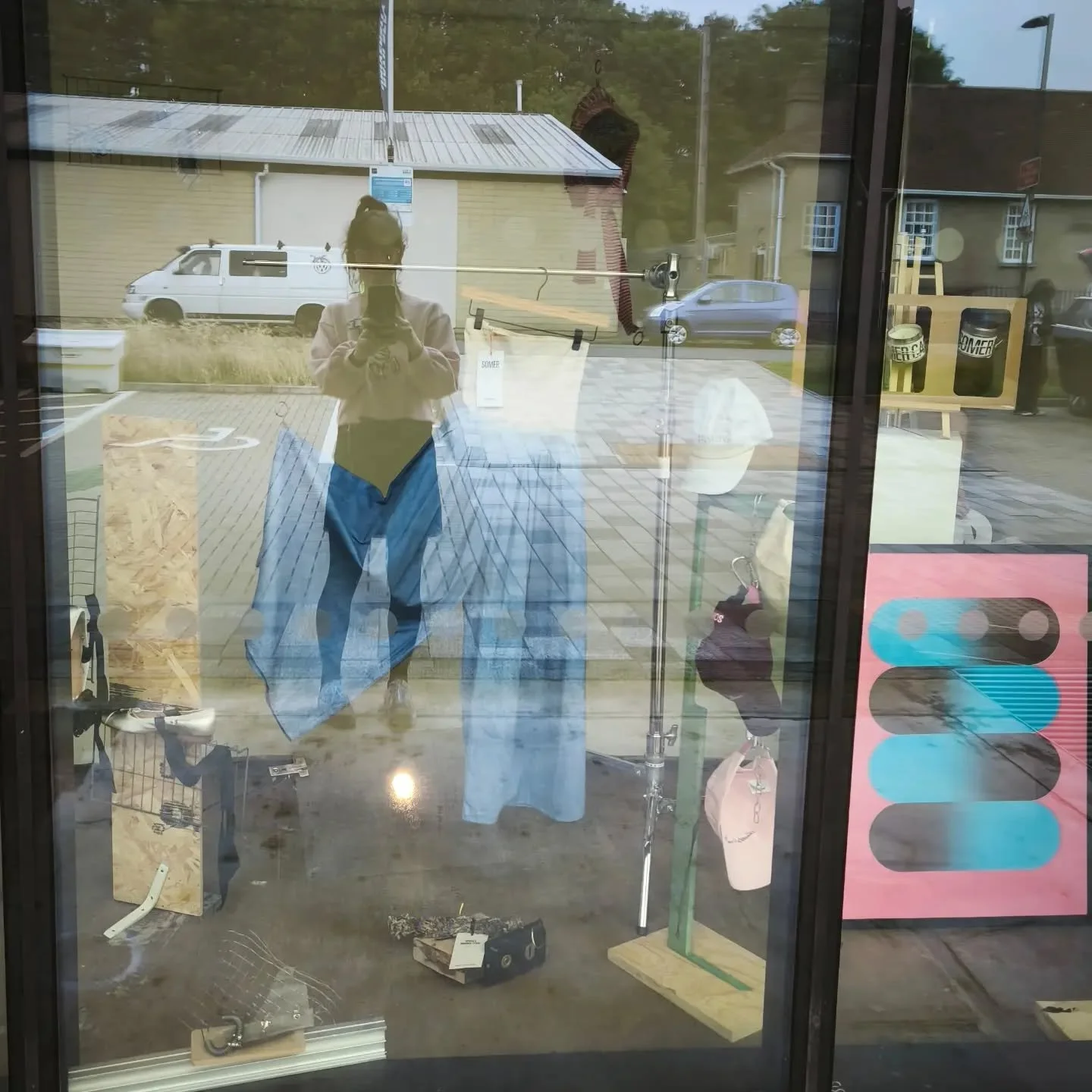 That was so much fun!! Diy window display workshop by @store_somer