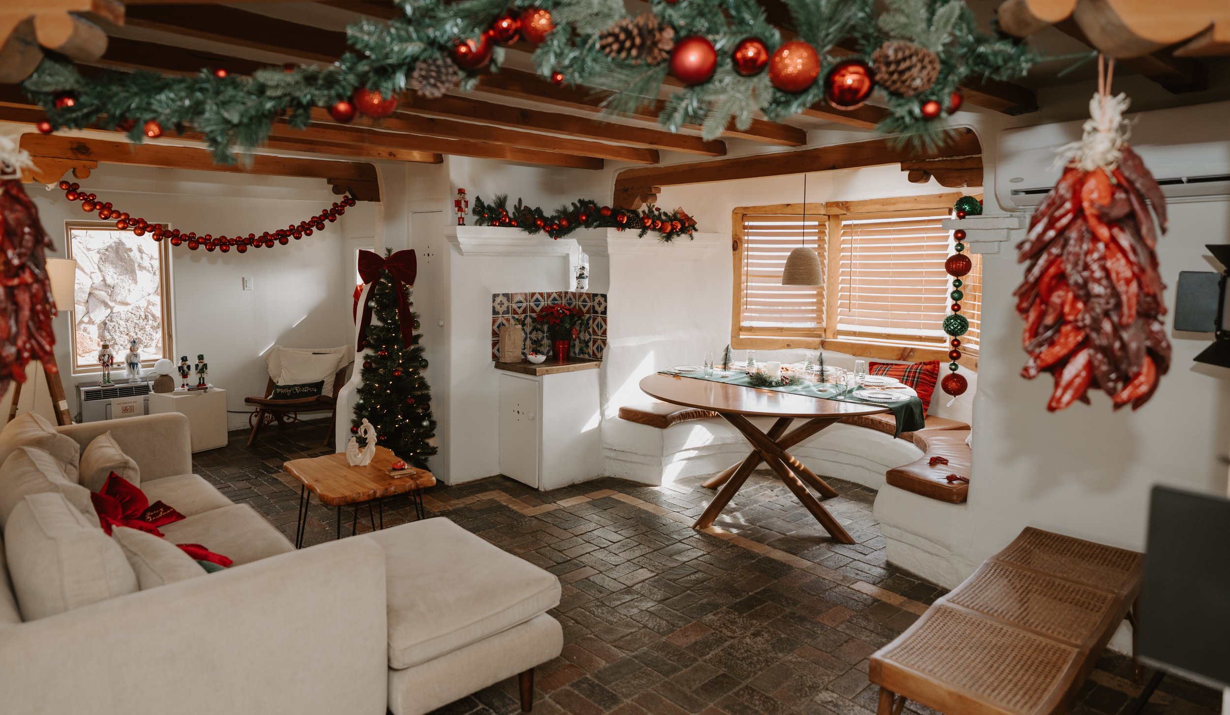 Christmas Dinner Party Photoshoot-12.jpg