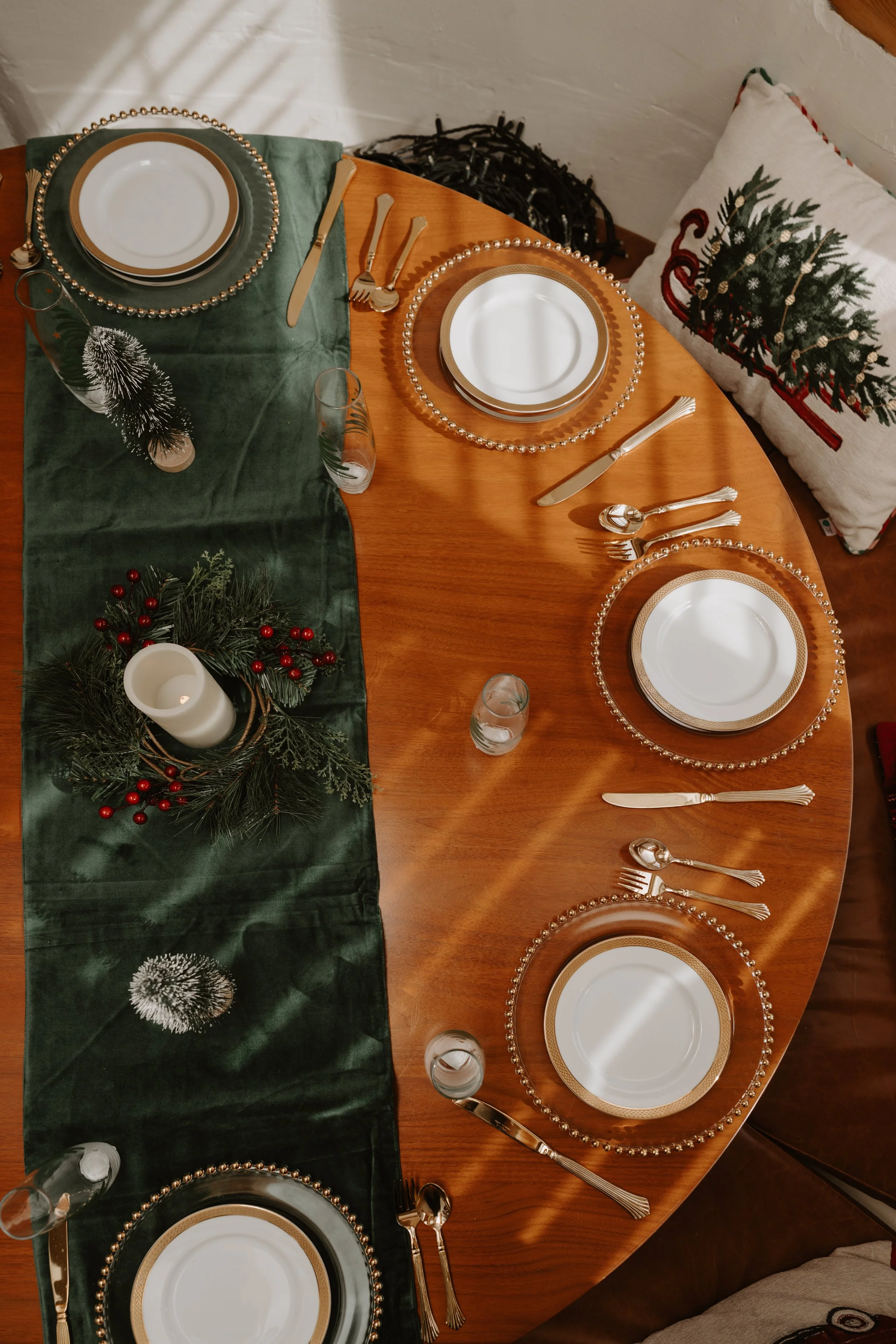Christmas Dinner Party Photoshoot-13.jpg