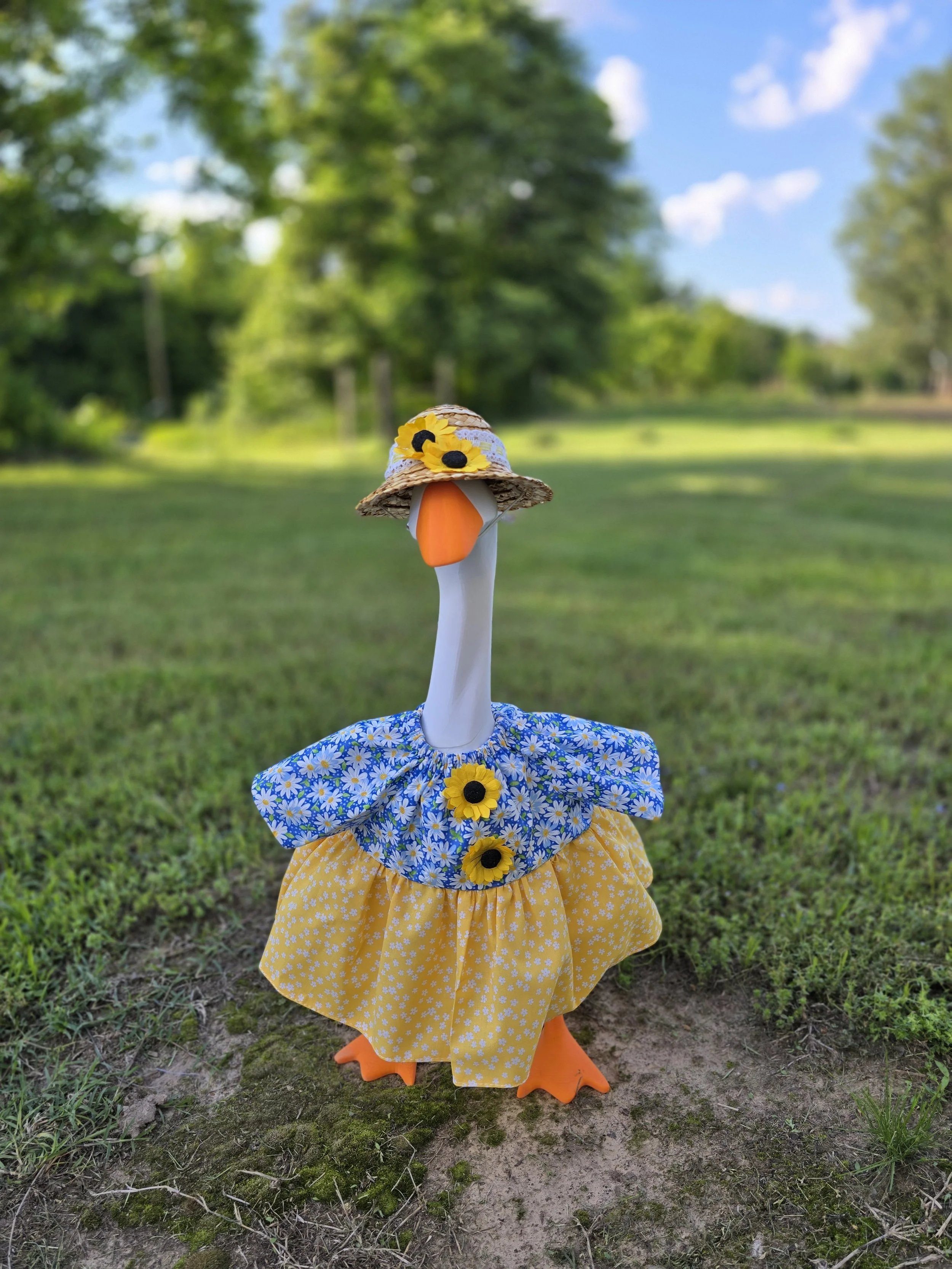 23" porch goose outfit sunflower/daisy