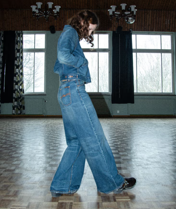 Nudie Jeans Sonic Sue Orange Painter.png