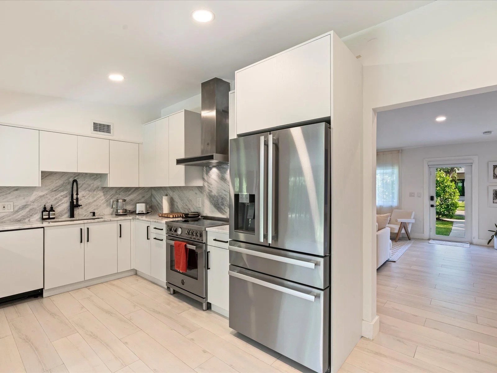 44-Kitchen.jpg