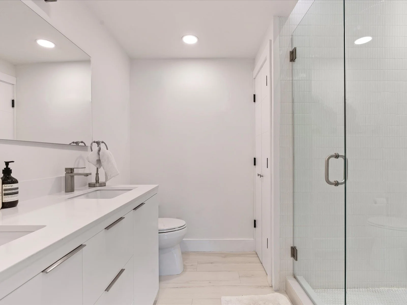 29-Bathroom.jpg