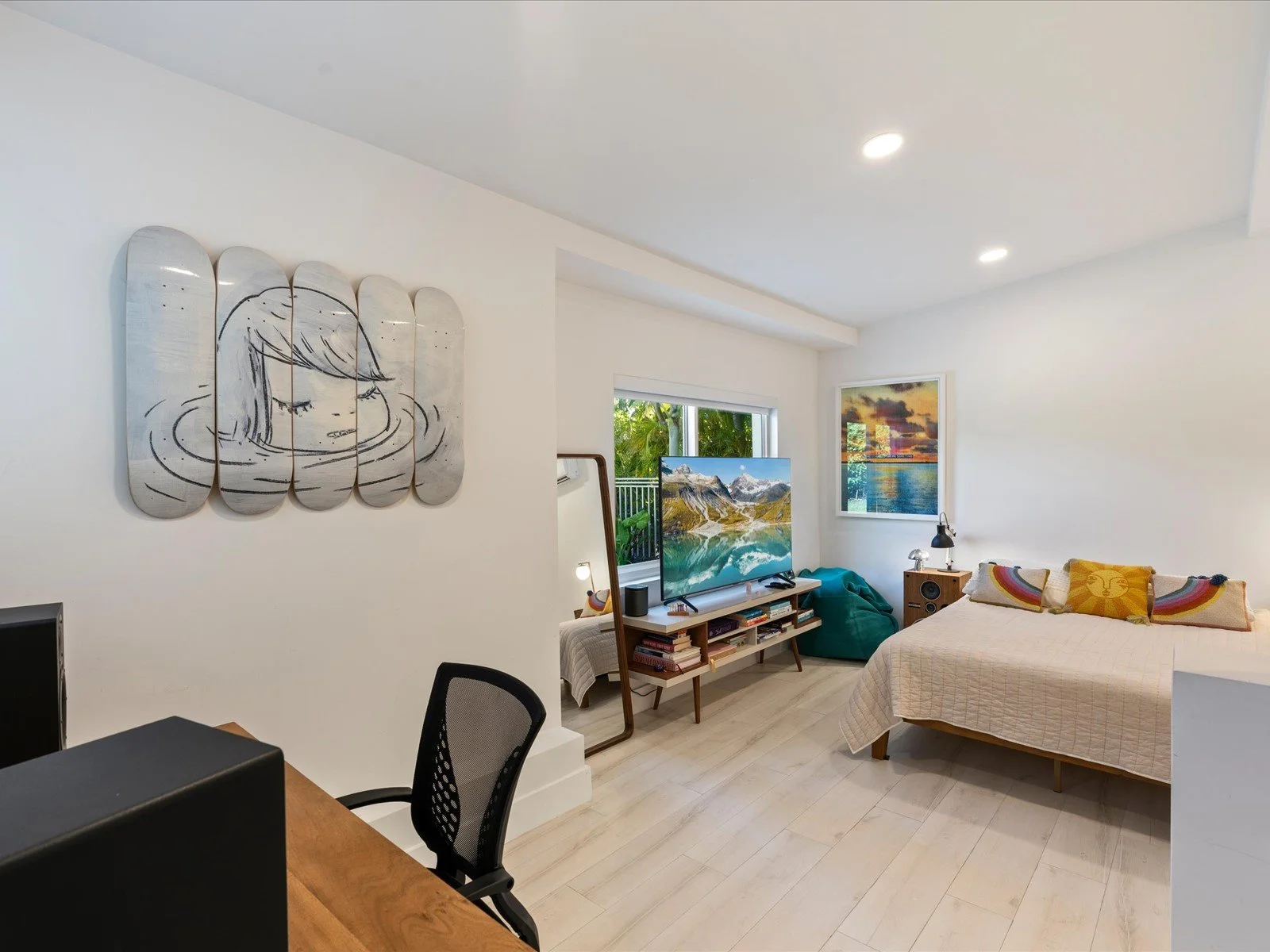 37-Bedroom.jpg