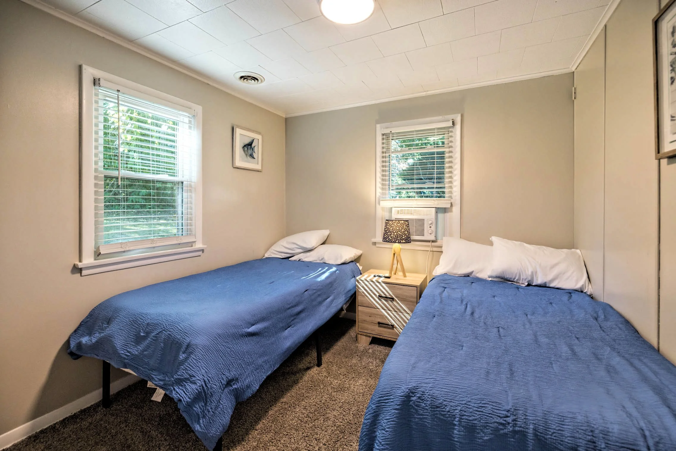 2u2a0163_090122.jpg