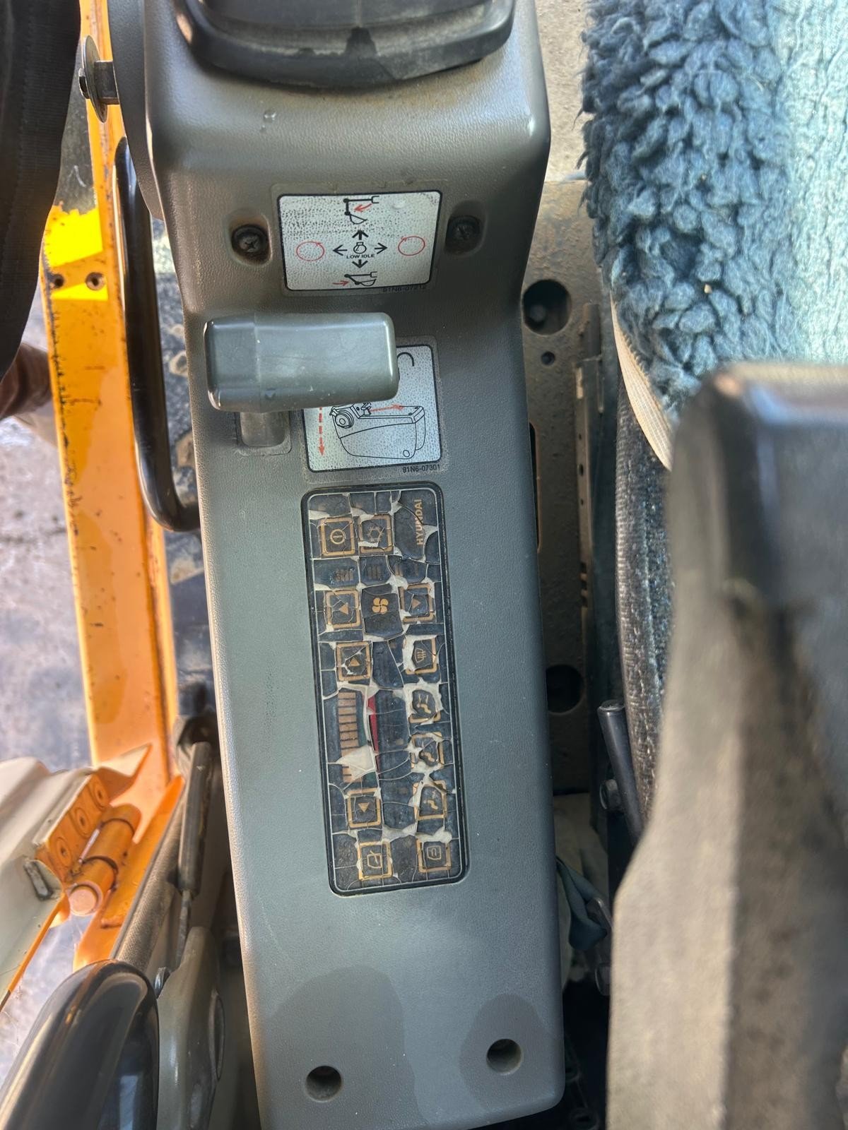 2008 Hyundai 210LC-7 Excavator 10.jpg
