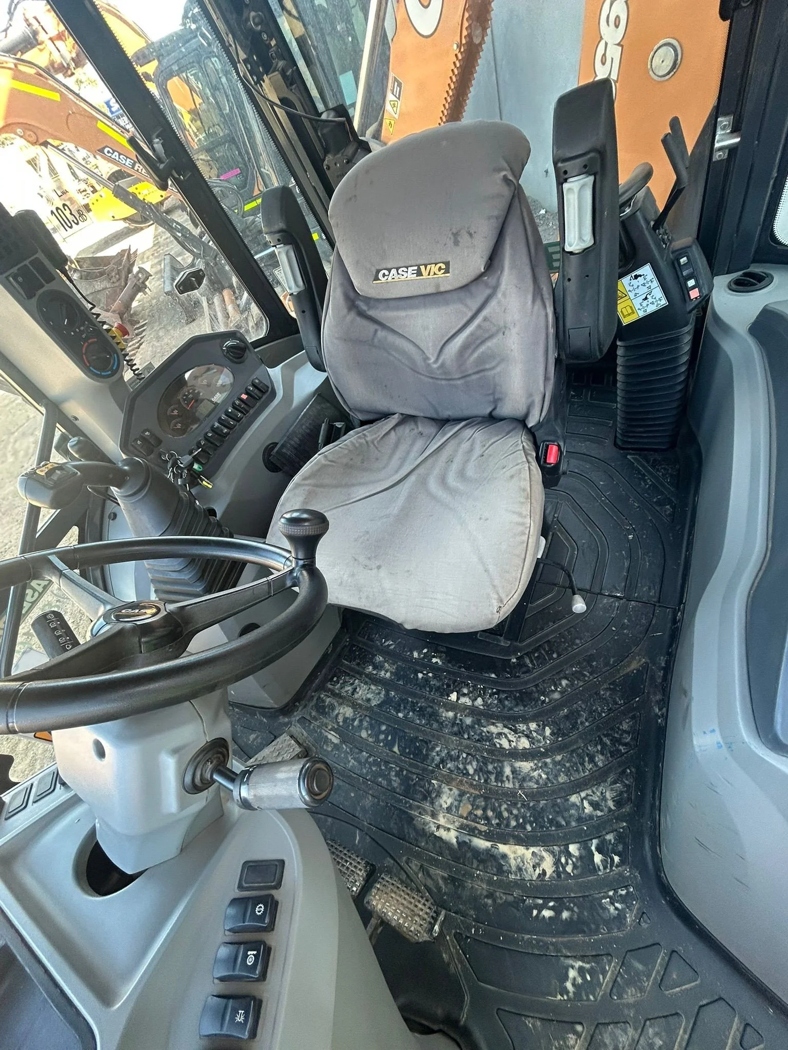 CASE 695SV Backhoe Stock #750043423 6.jpg