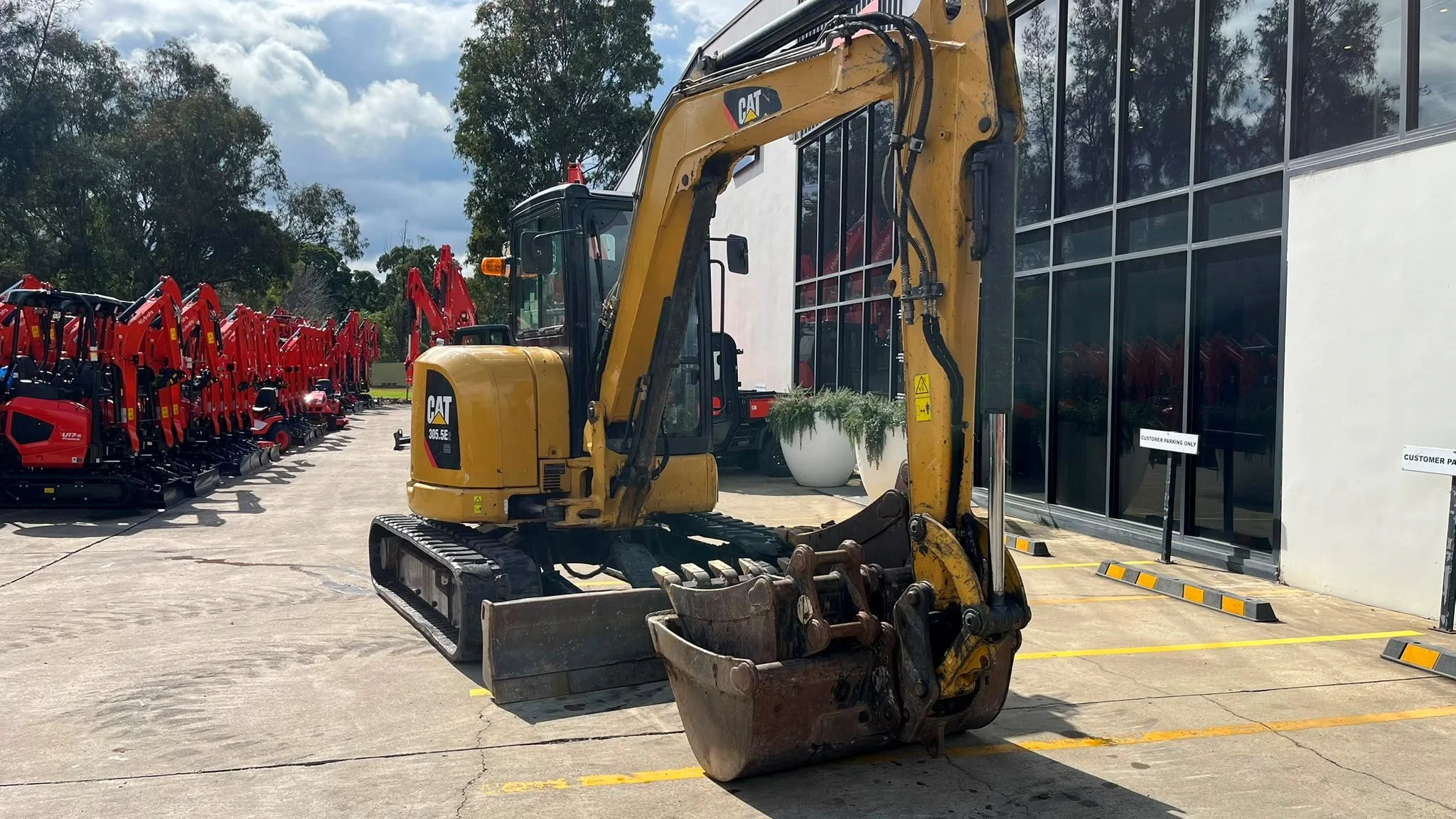 CAT 305.5E2 Cabin Excavator 2.jpg