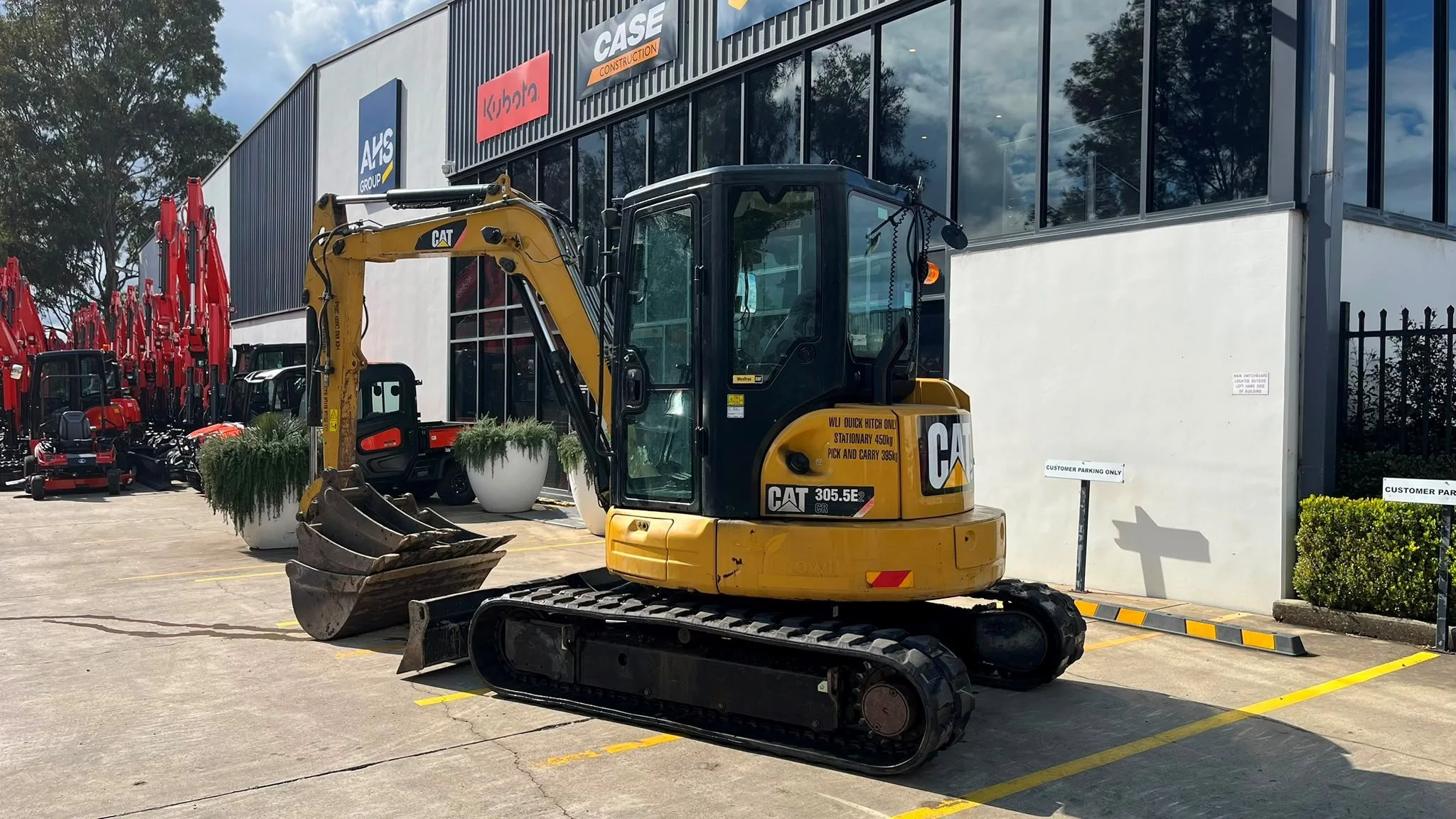 CAT 305.5E2 Cabin Excavator 5.jpg