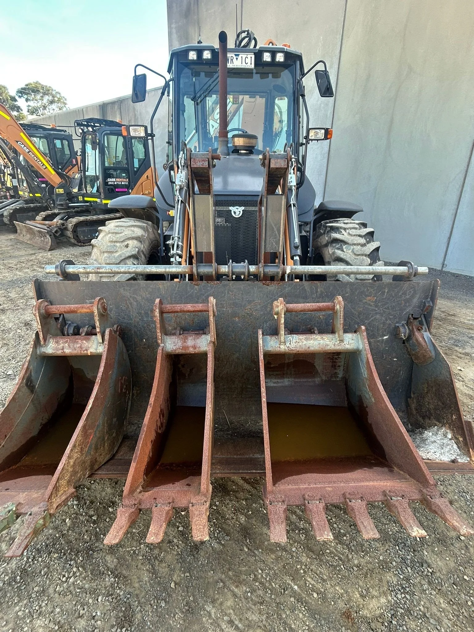 CASE 695SV Backhoe Stock #750043423 8.jpg