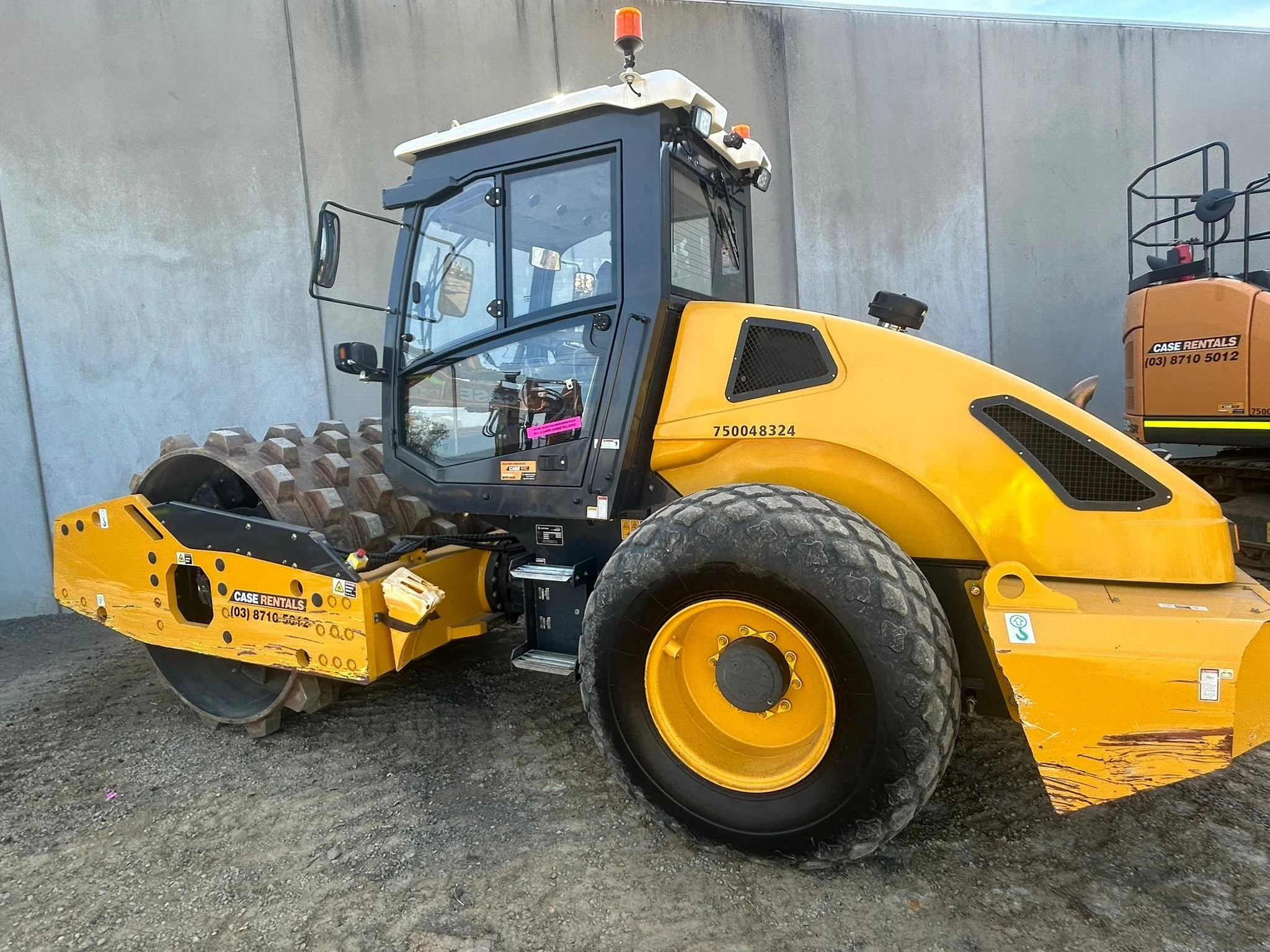 Liugong 6615E Padfoot Roller Stock #750048324 3.jpg