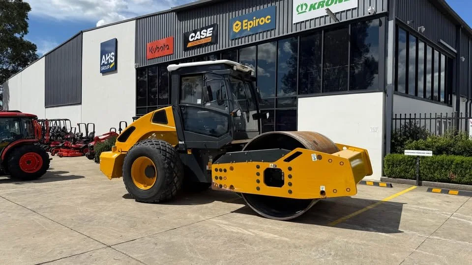 2022 Liugong 6615E-SD Smooth Drum Roller