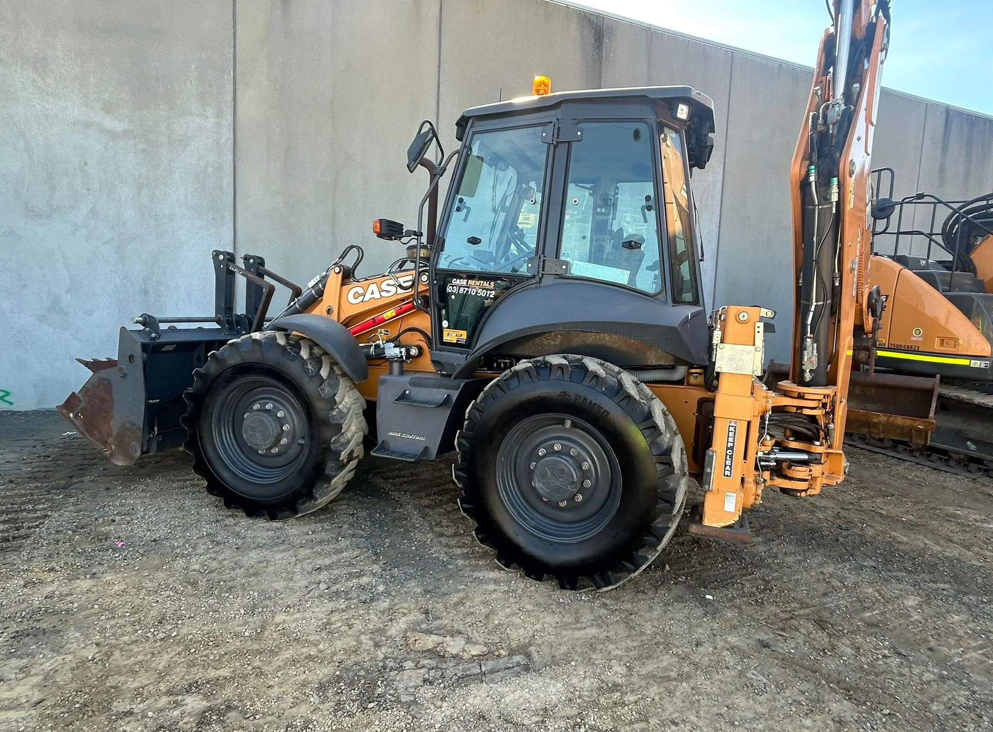 CASE 695SV Backhoe Stock #750043423 2.jpg