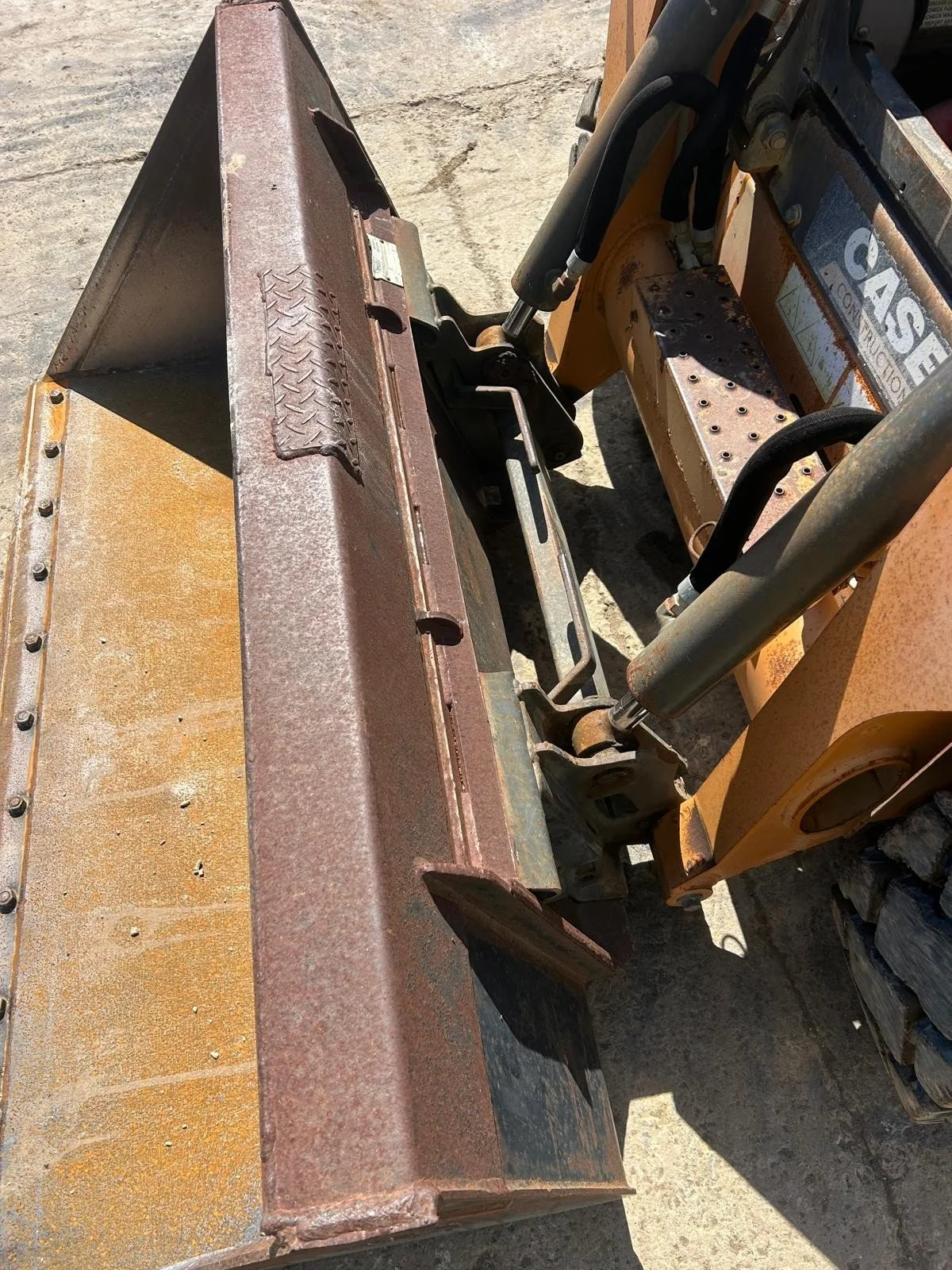 2016 CASE SR200 Skid Steer 6.jpg