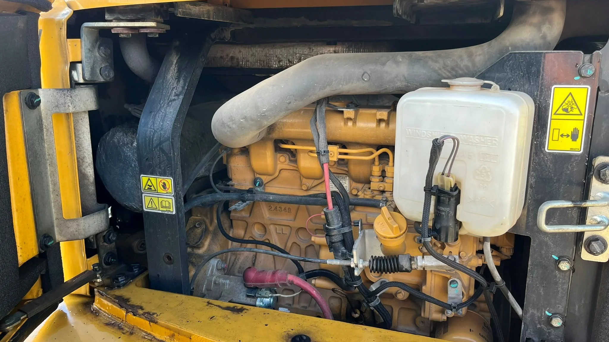 CAT 305.5E2 Cabin Excavator 7.jpg