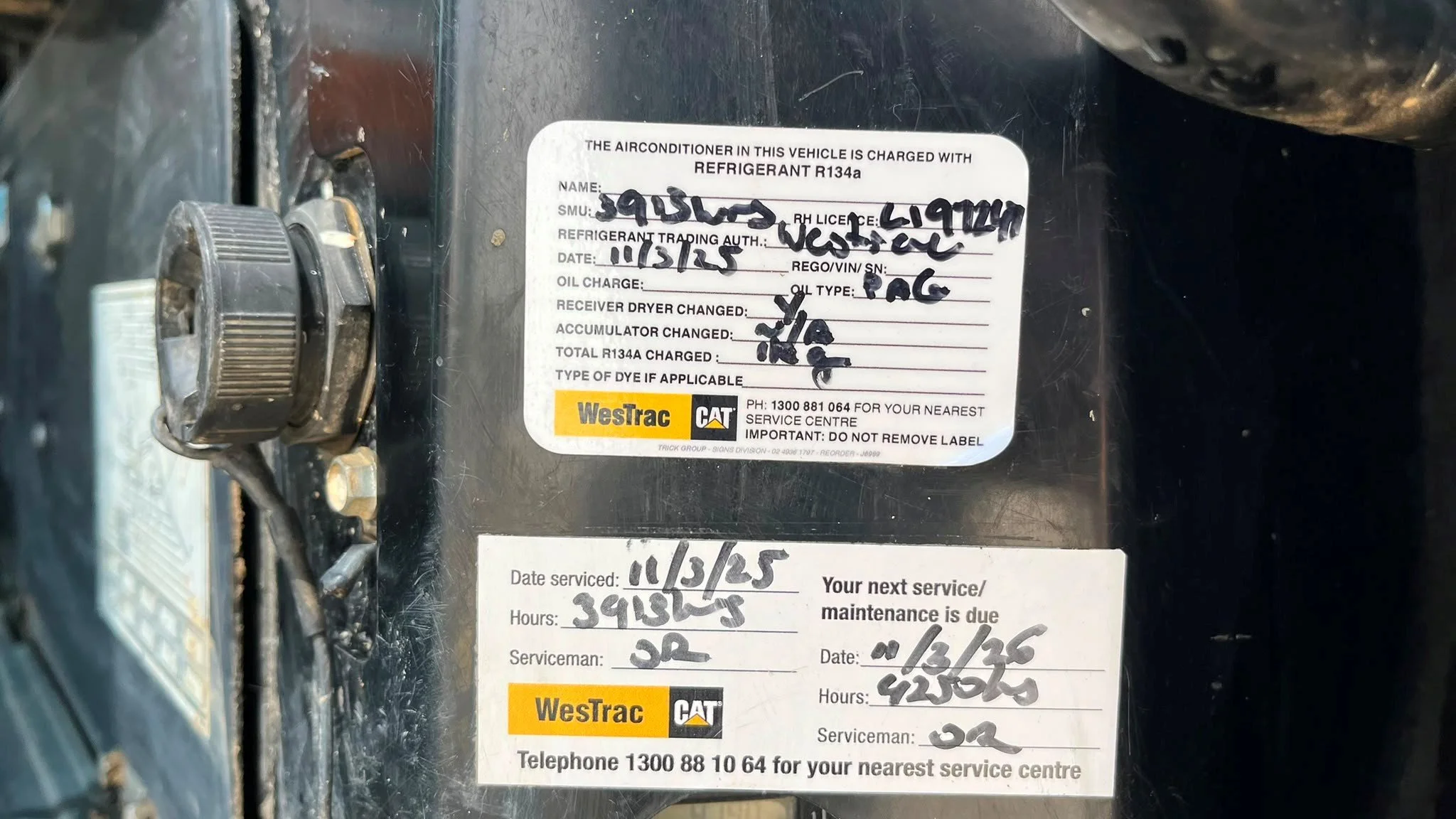 CAT 305.5E2 Cabin Excavator 10.jpg