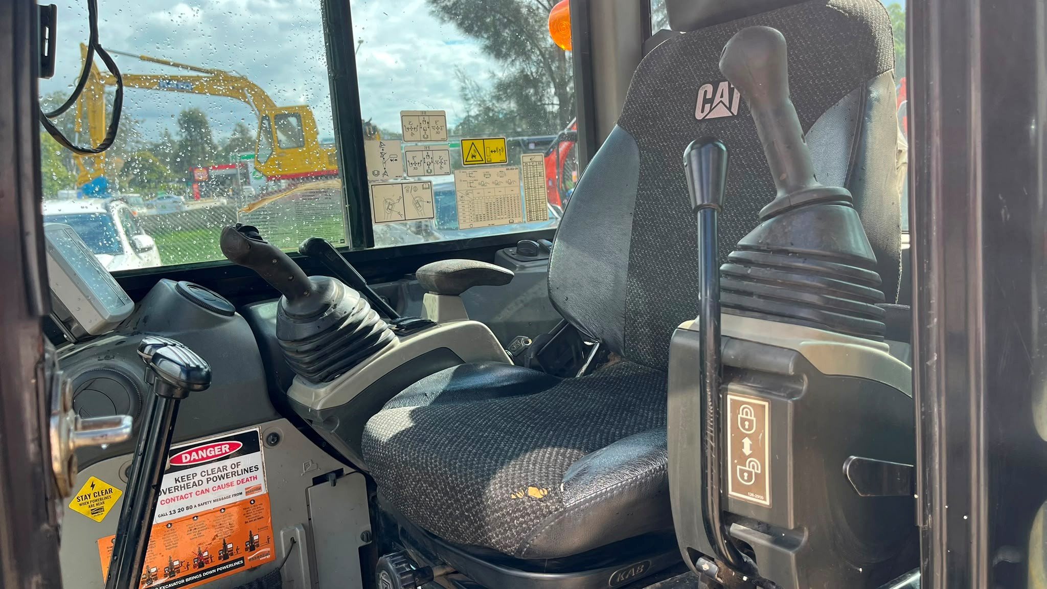 CAT 305.5E2 Cabin Excavator 3.jpg