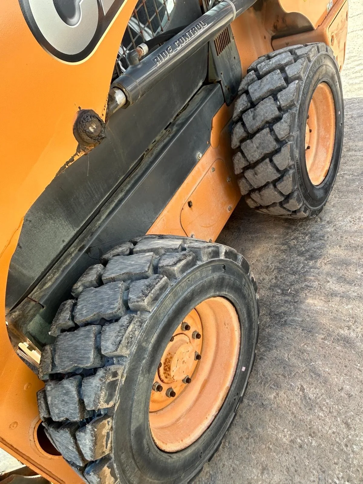 2016 CASE SR200 Skid Steer 11.jpg