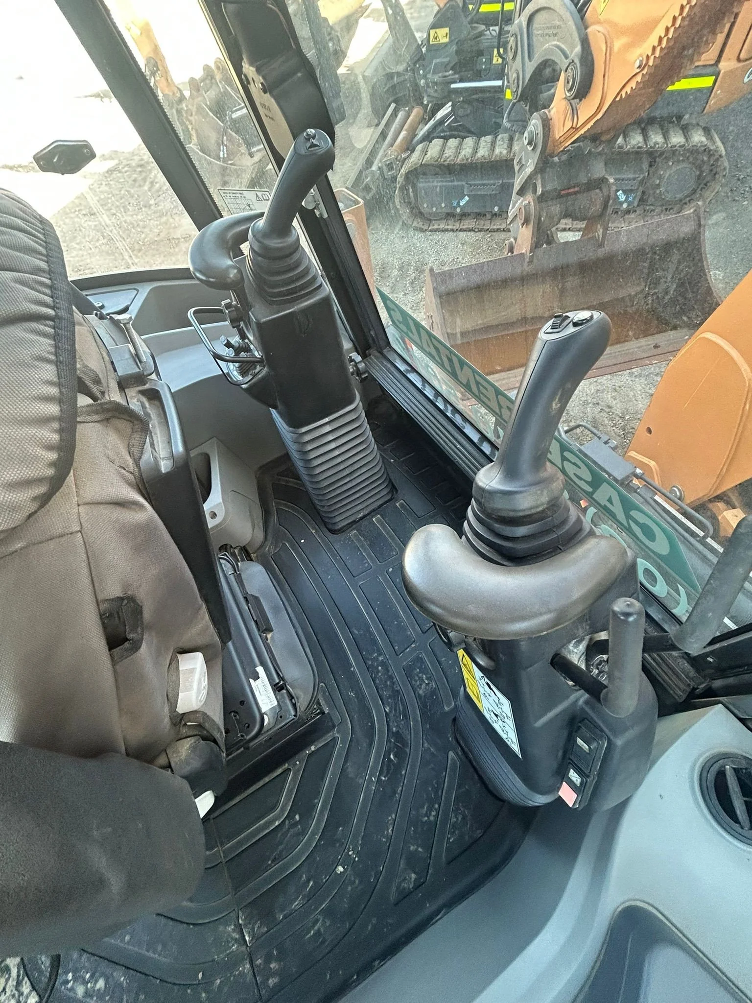 CASE 695SV Backhoe Stock #750043423 7.jpg