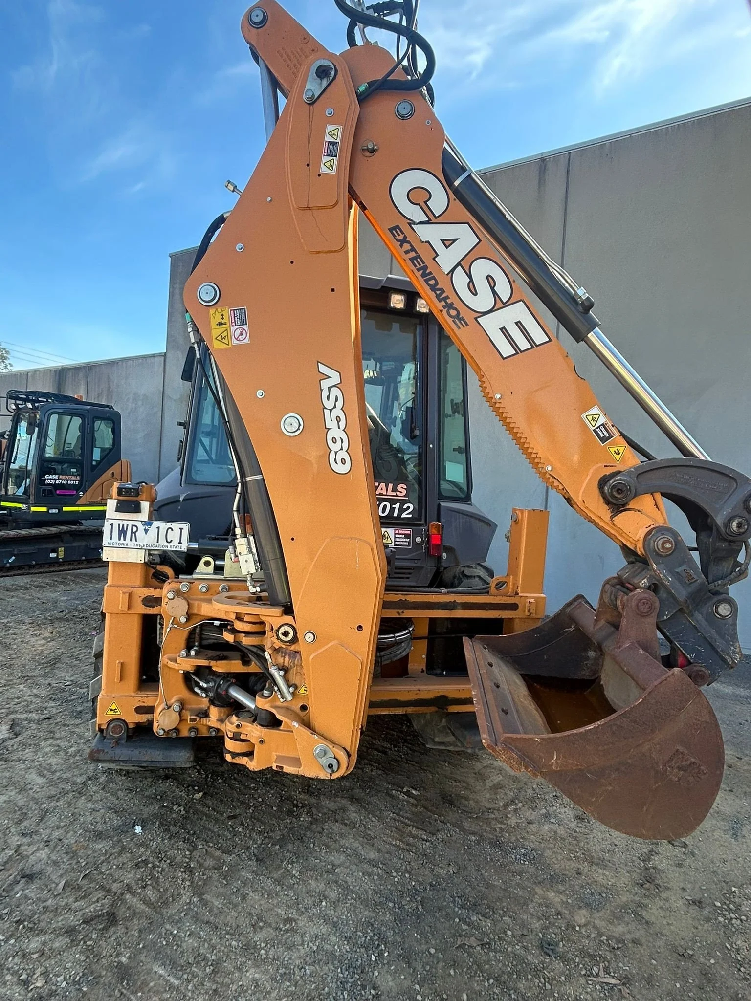 CASE 695SV Backhoe Stock #750043423 4.jpg