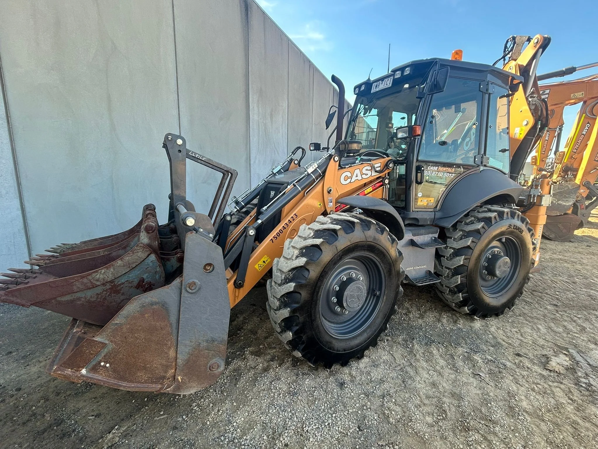 CASE 695SV Backhoe Stock #750043423 3.jpg