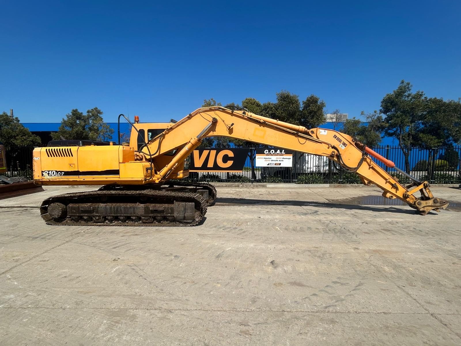 2008 Hyundai 210LC-7 Excavator 2.jpg