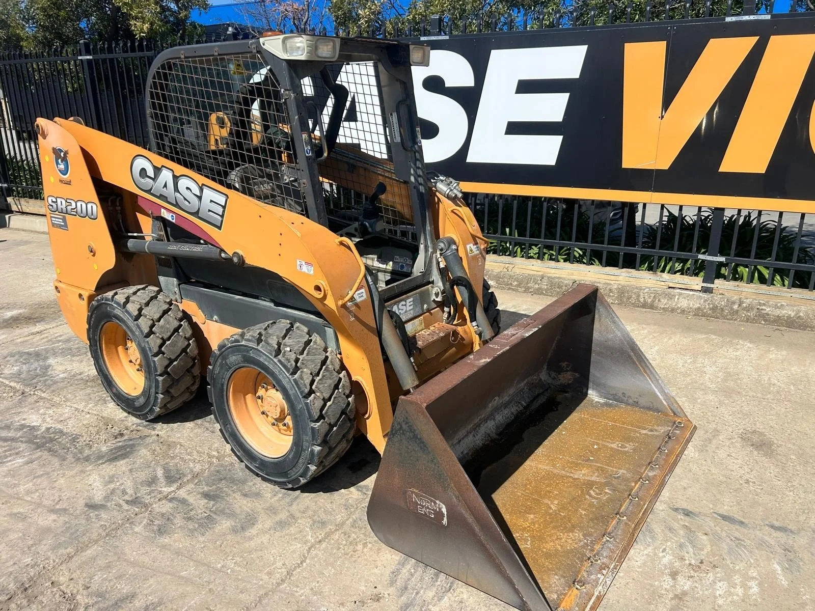 2016 CASE SR200 Skid Steer 4.jpg