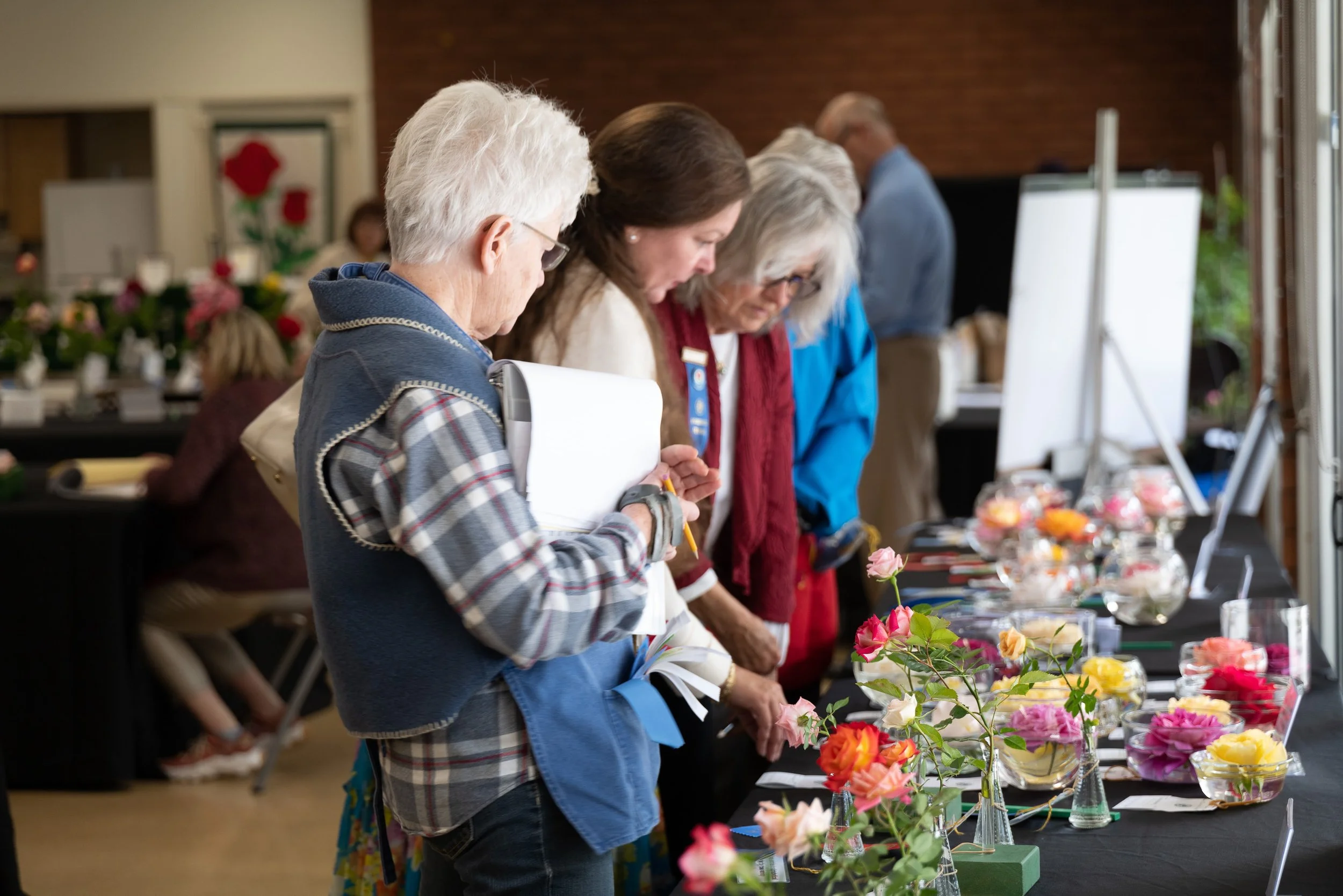annual_roseshow_2023_03_judging.jpg