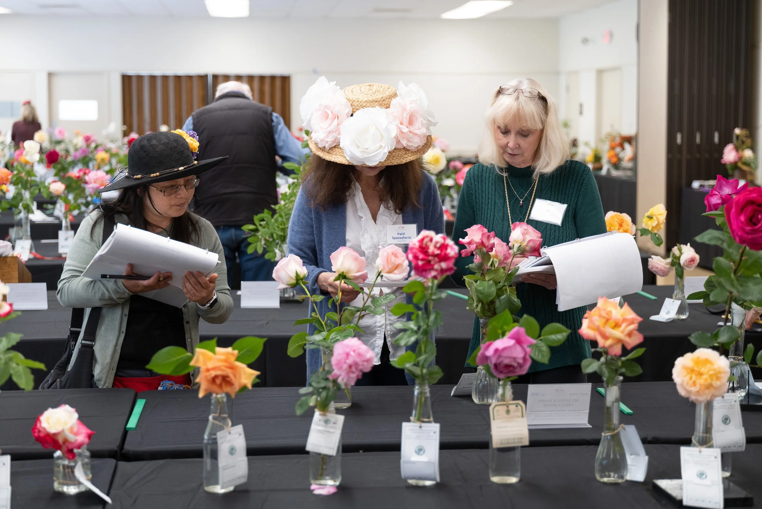 annual_roseshow_2023_08_clerks.jpg