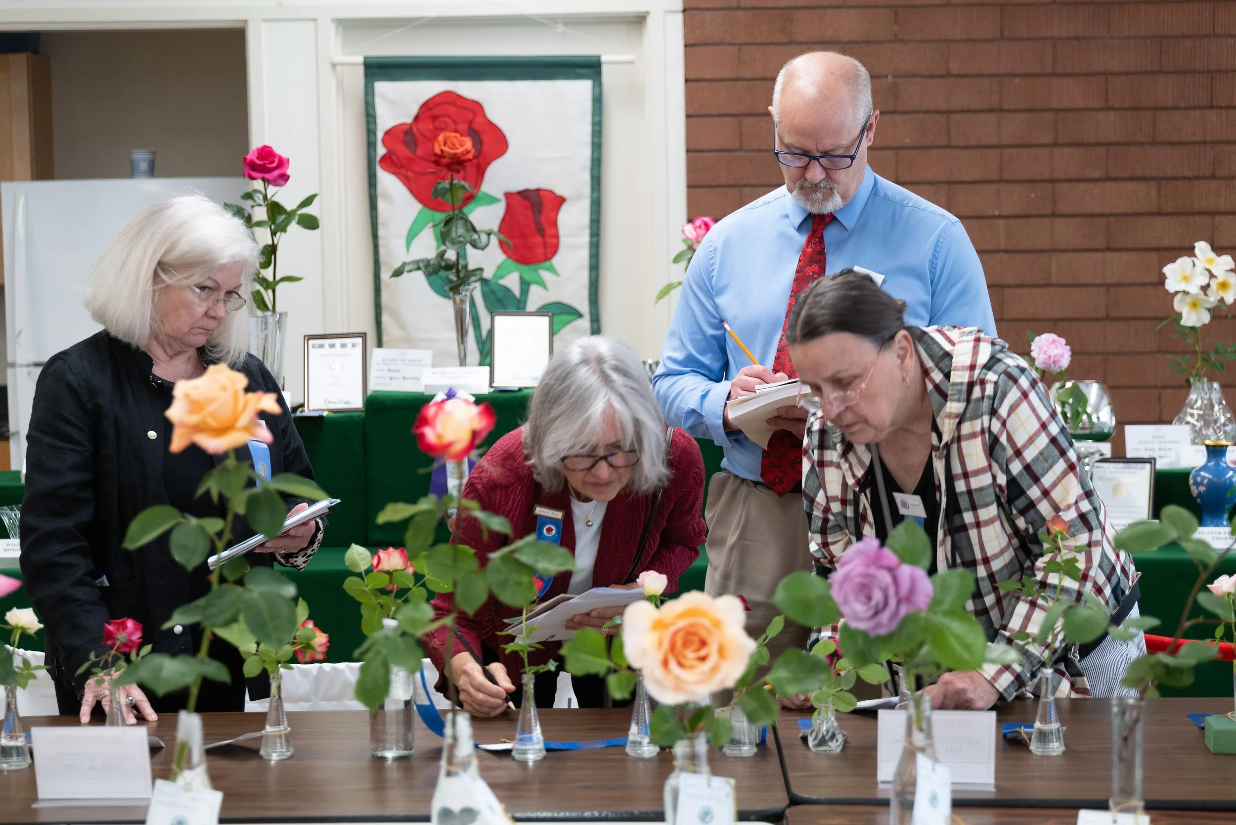 annual_roseshow_2023_05_judging.jpg