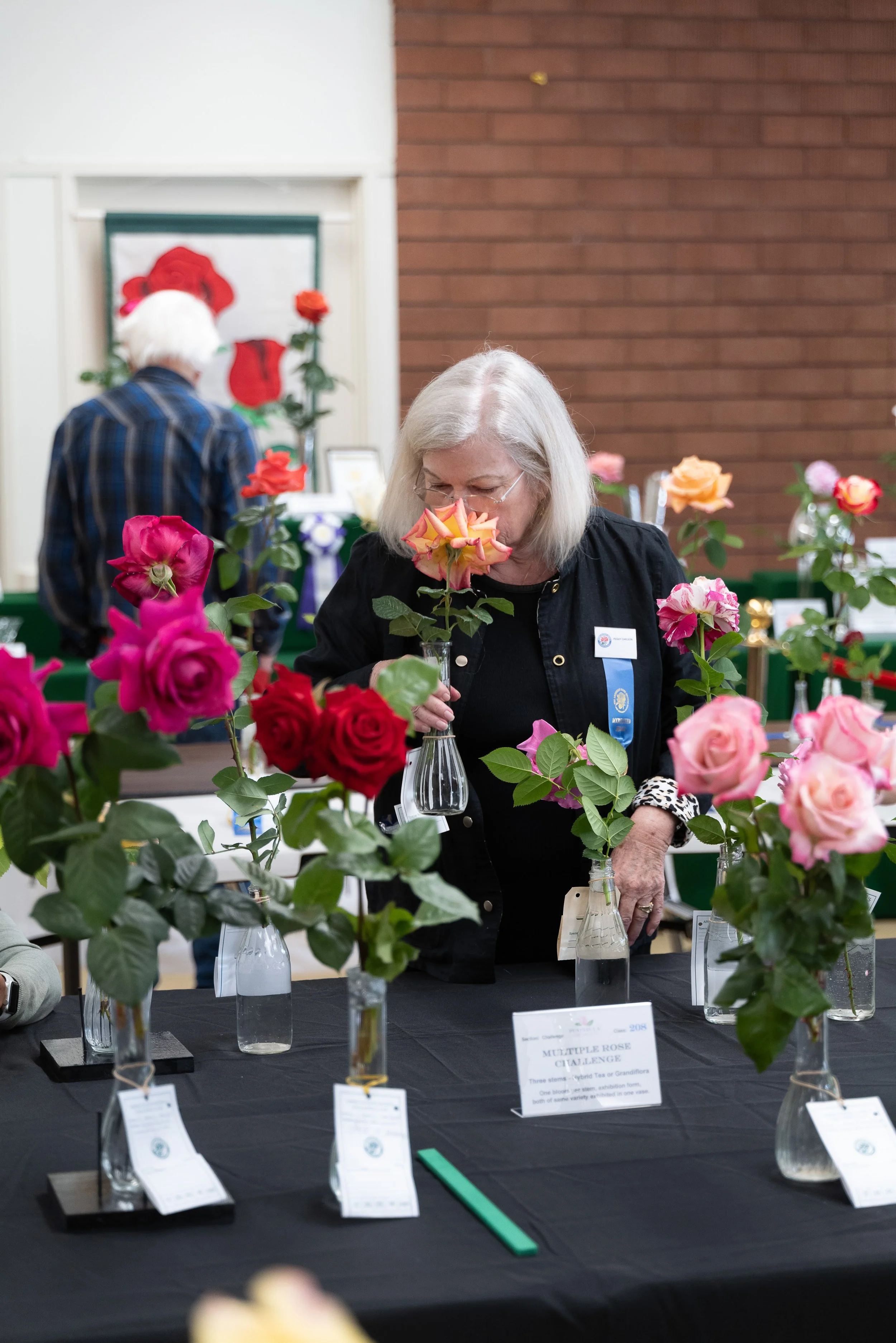 annual_roseshow_2023_06_judging.jpg