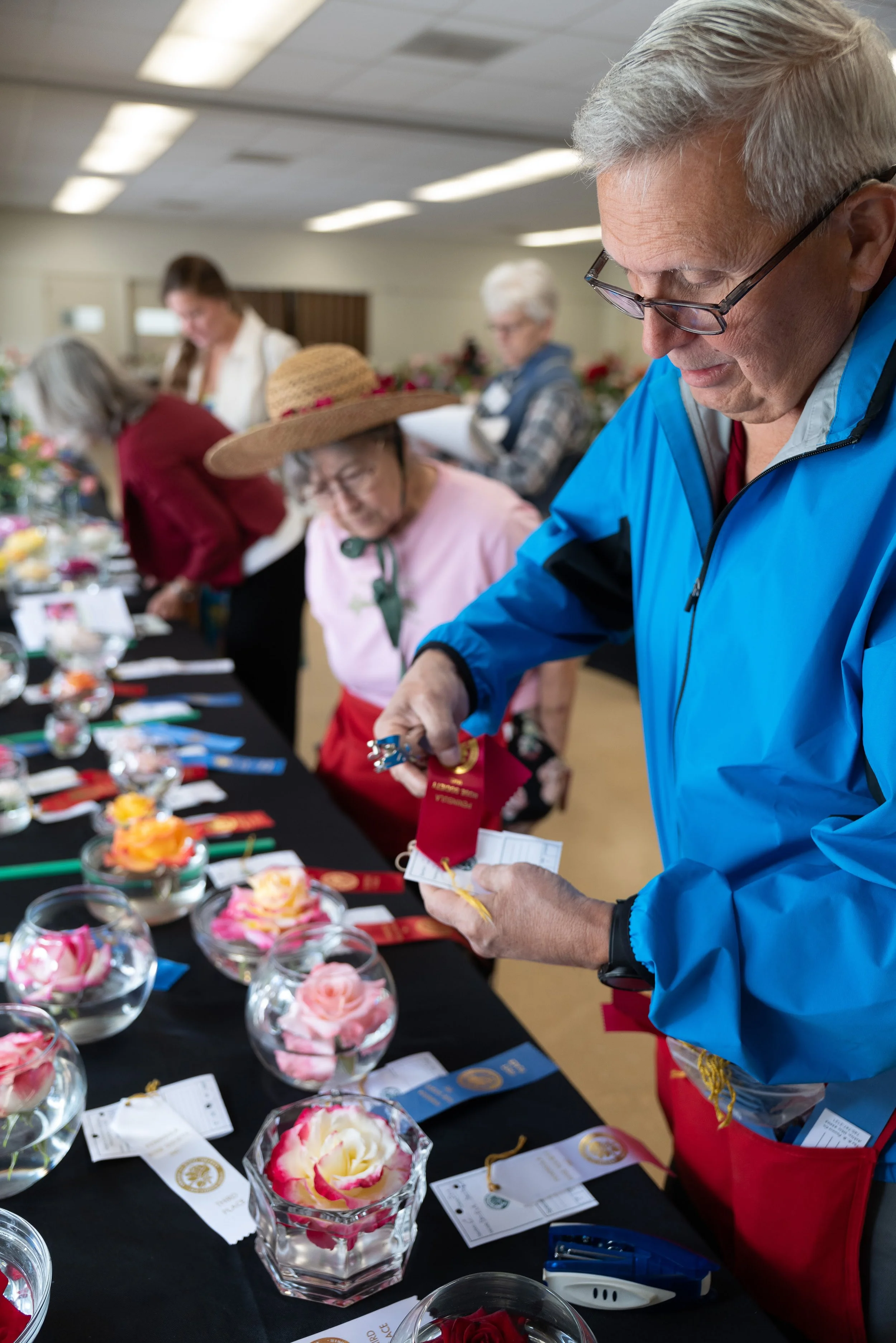 annual_roseshow_2023_04_clerk.jpg