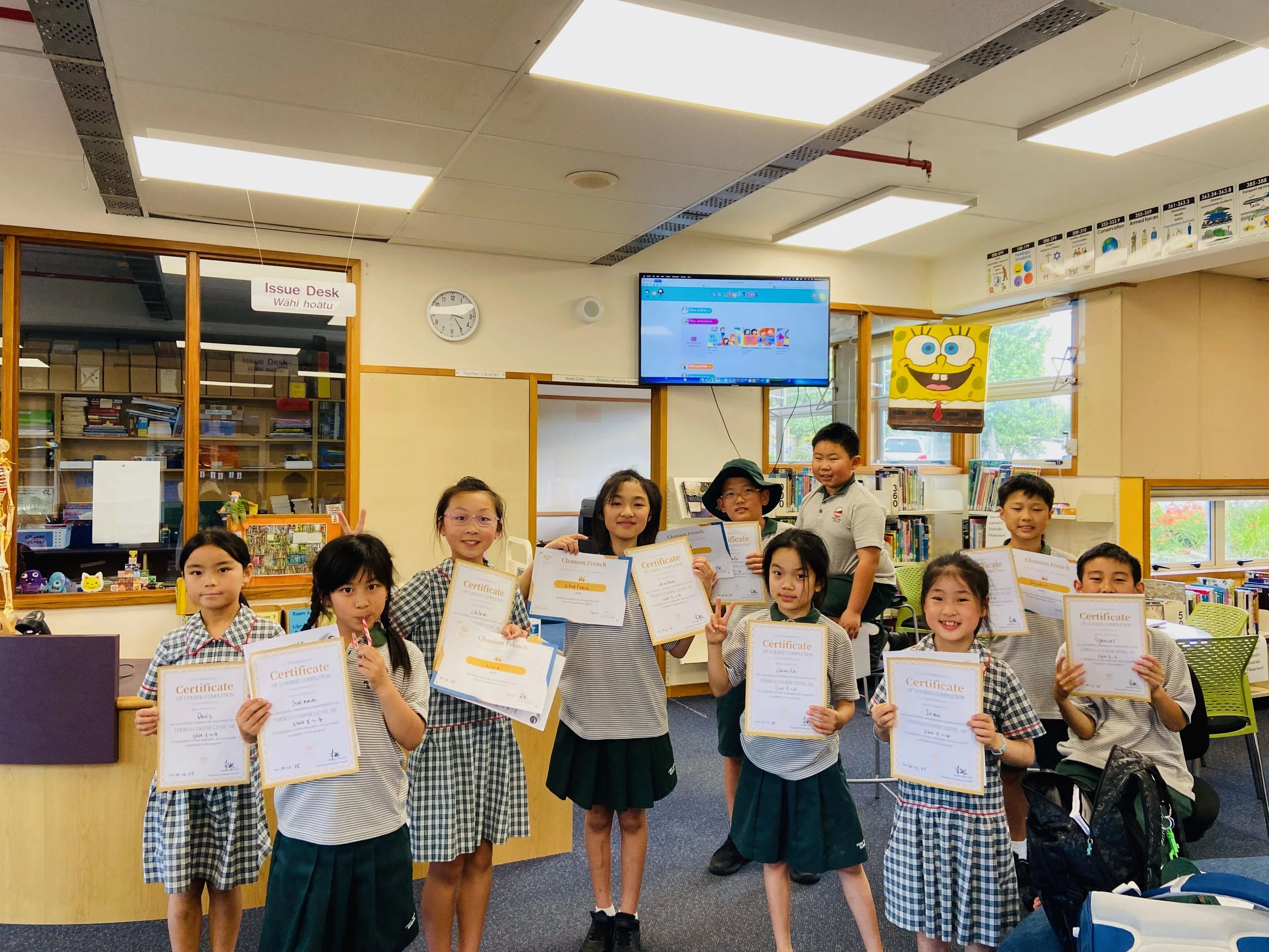 Primary school students learning French in an after-school French class at Chanson French