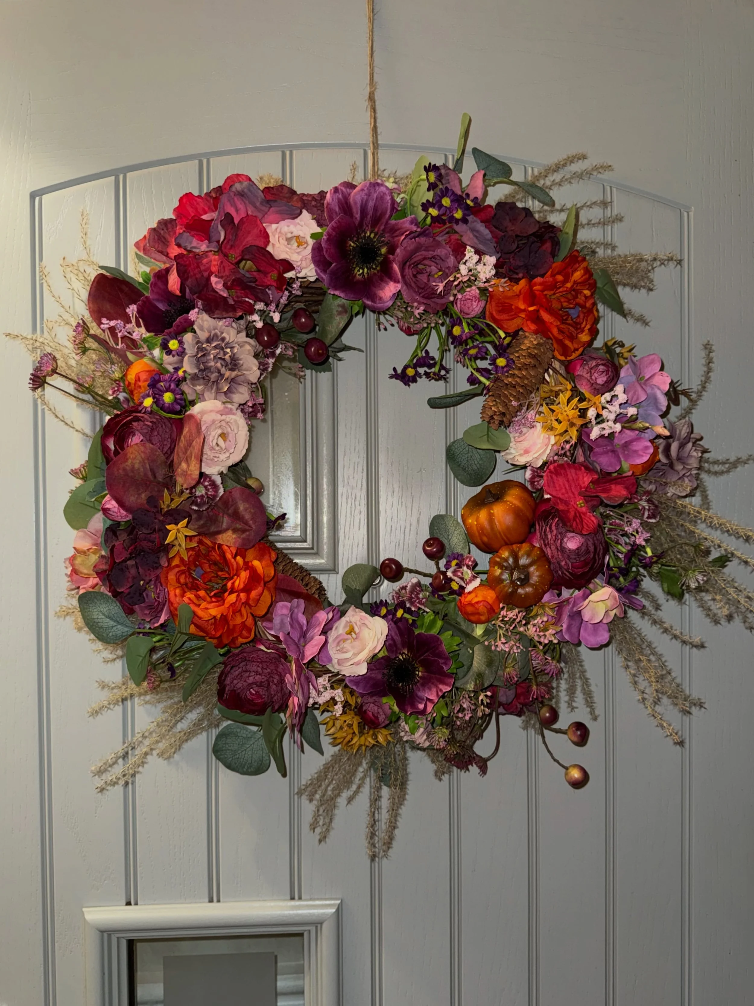 &ldquo;Berry Good, Berry Nice.&rdquo; Wreath 🍇🌾🍂🎃🍃

#lizziebloom #dublinflorist #autumnwreath #autumnflowers #driedflowers