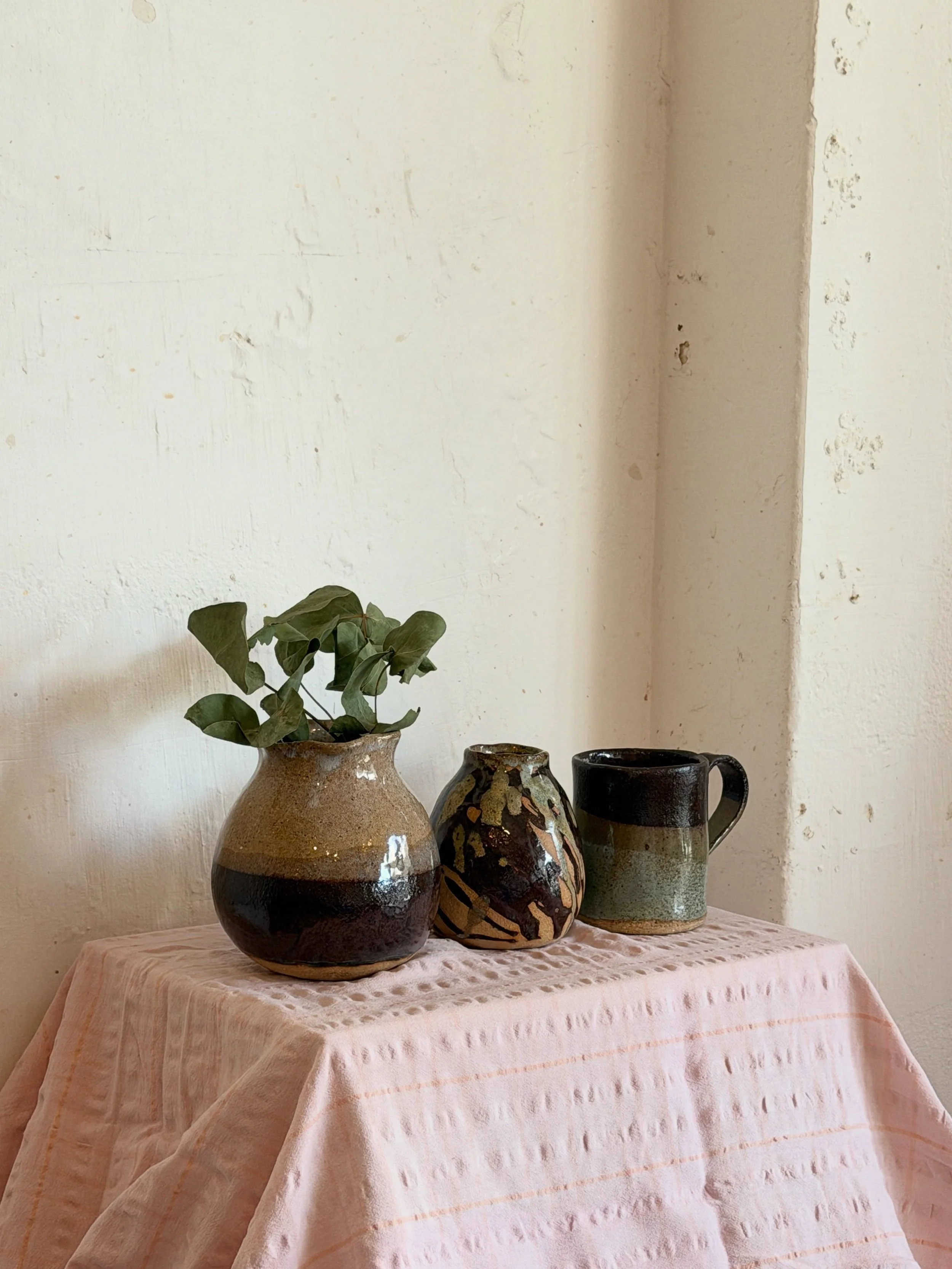 Part 1 of the collection by Dimity - she has completed both wheel throwing and hand building courses and this is her collection so far from the hand building course - stay tuned for part 2. 

For all our courses, we offer a complimentary 2 hour glazi