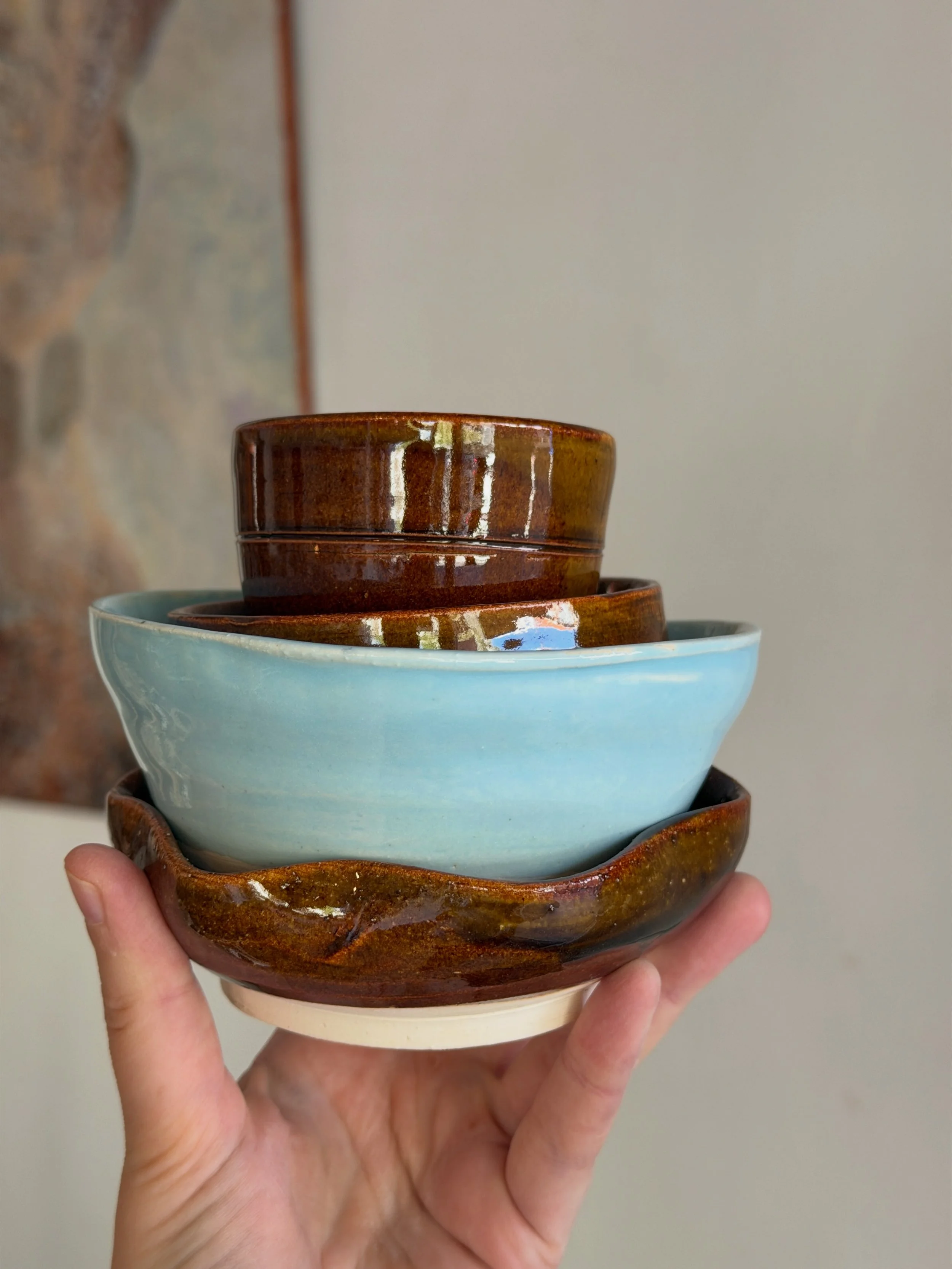 Join us for last minute wheel throwing tonight and tomorrow afternoon in the studio and make beautiful ceramics to use at home, link in bio ✨

#wheelthrownpottery #potterystudio #ceramics #crowsnest