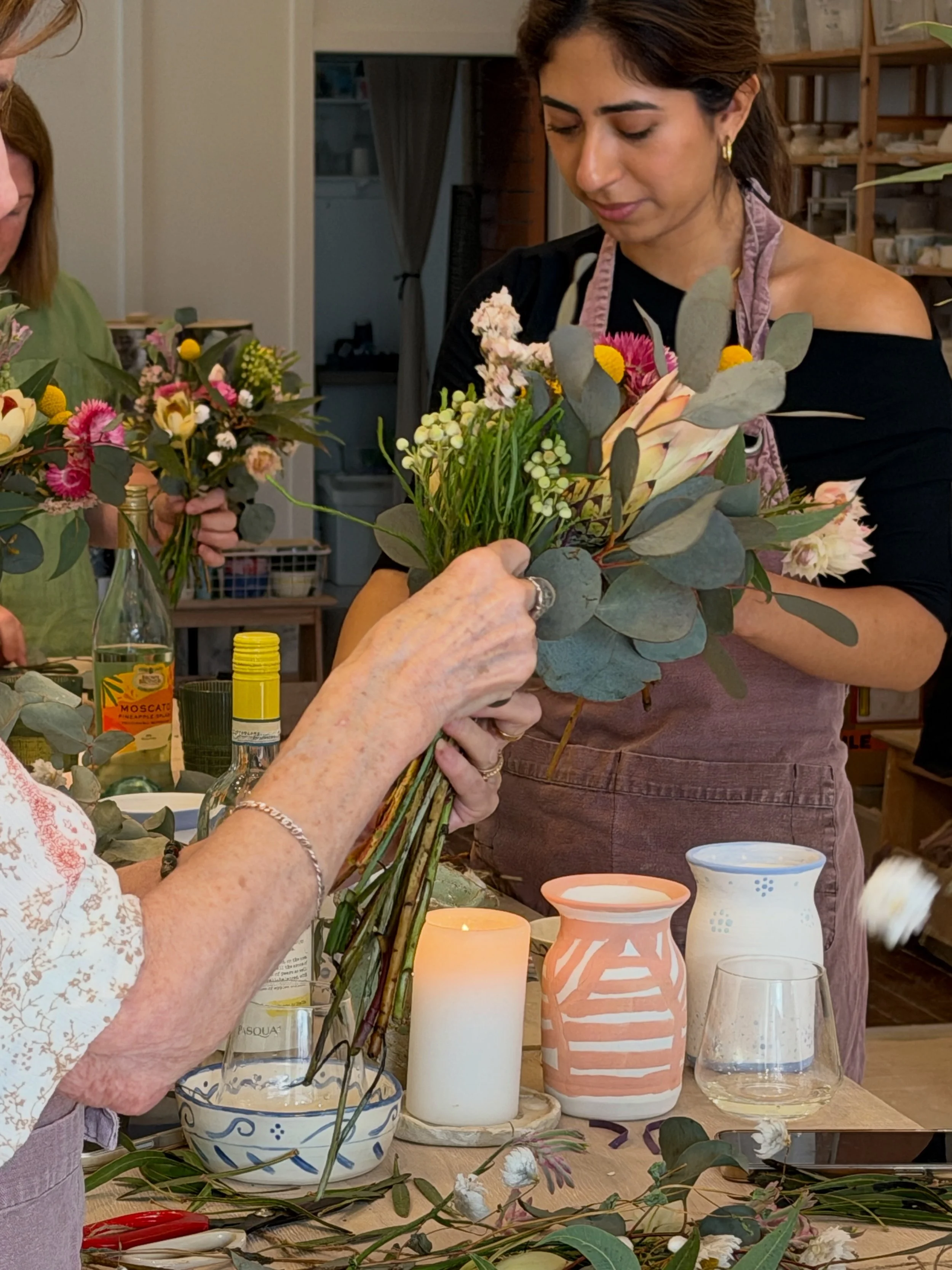 Wild flower filled moments captured in our recent workshop. Join us next weekend for this class or reach out for private classes, the perfect idea for a birthday, hens or corporate party. 

#potterystudio #potteryworkshop #wildflowers #vase