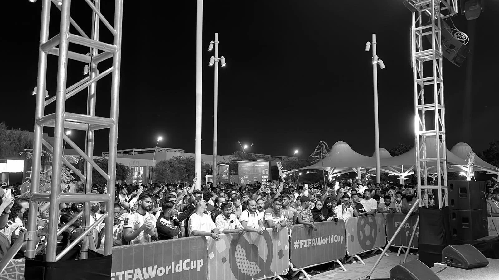ltm stage crowd 1 bw.JPG