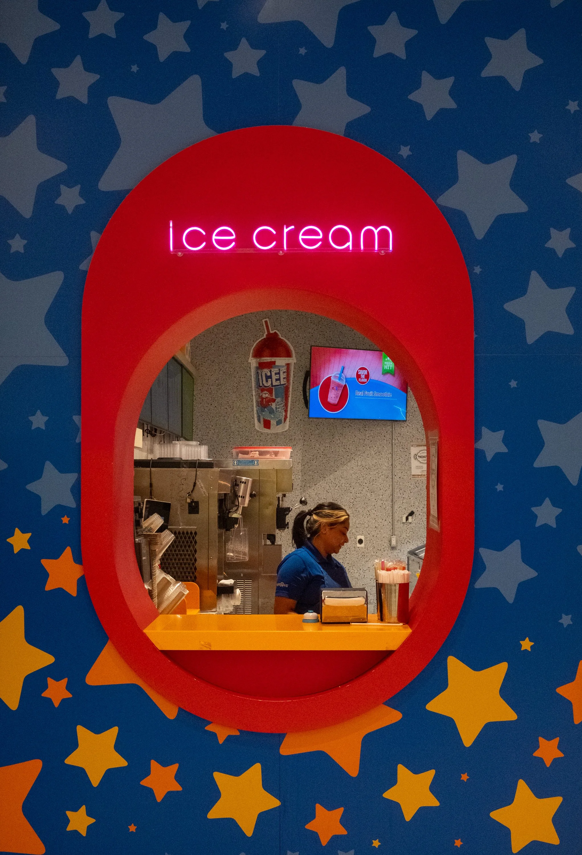 Exit_15_IceCream_Worker.jpg