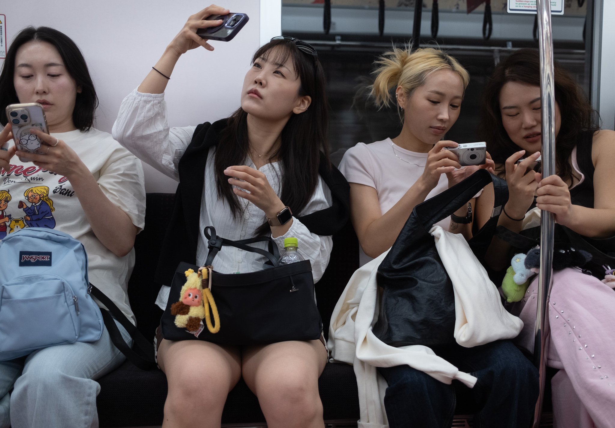 Tokyo_SubwayGirls_Phones_Ver2.jpg