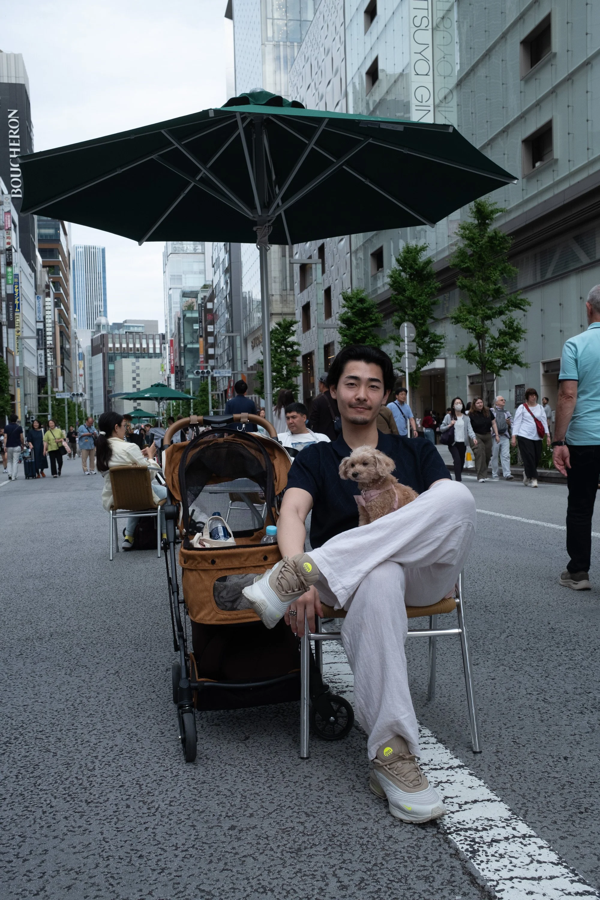 Tokyo_GuyWithDog_InStreet-2.jpg