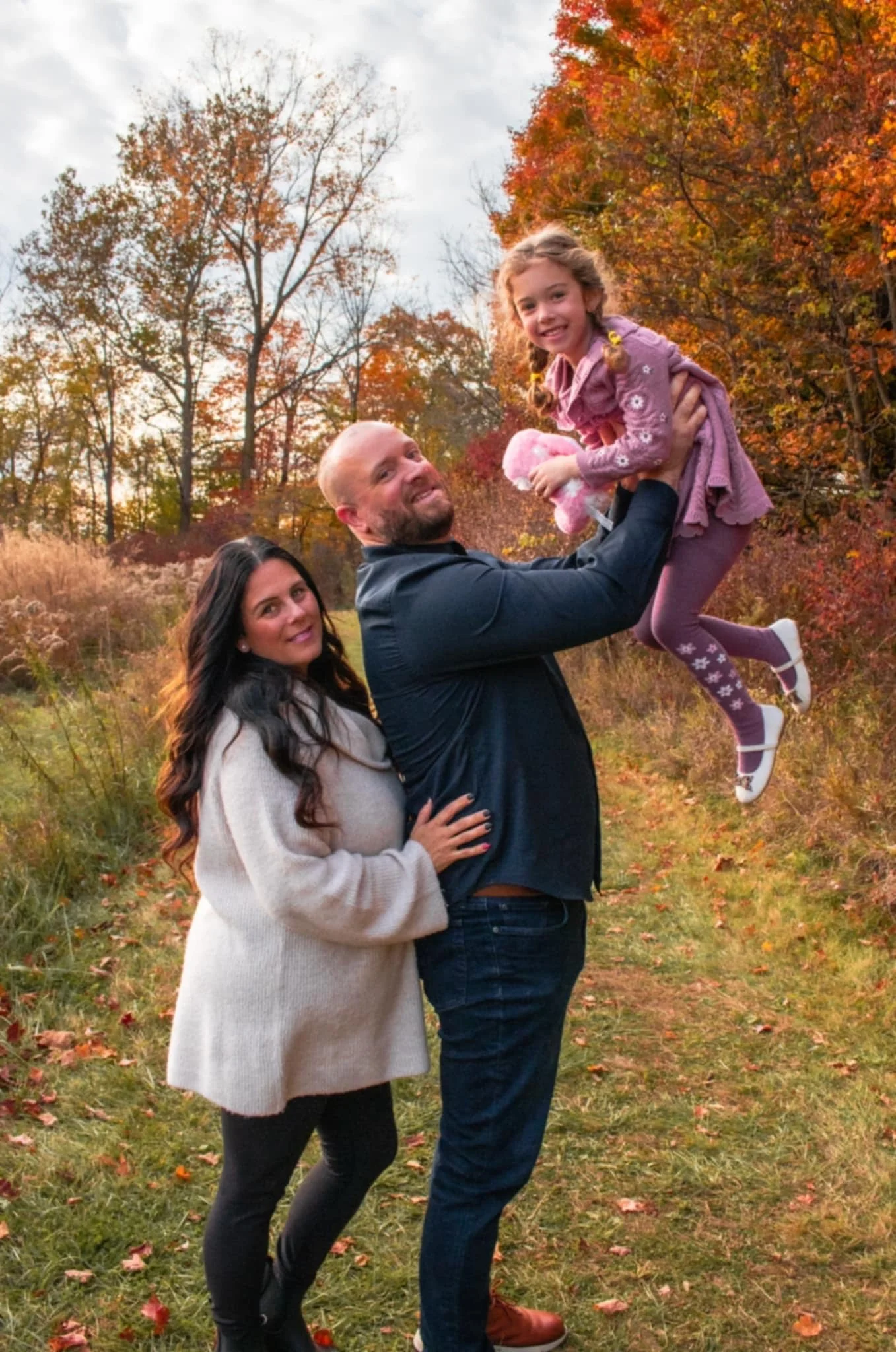 family photo of evangelist jaymen chase with his wife and daughter.