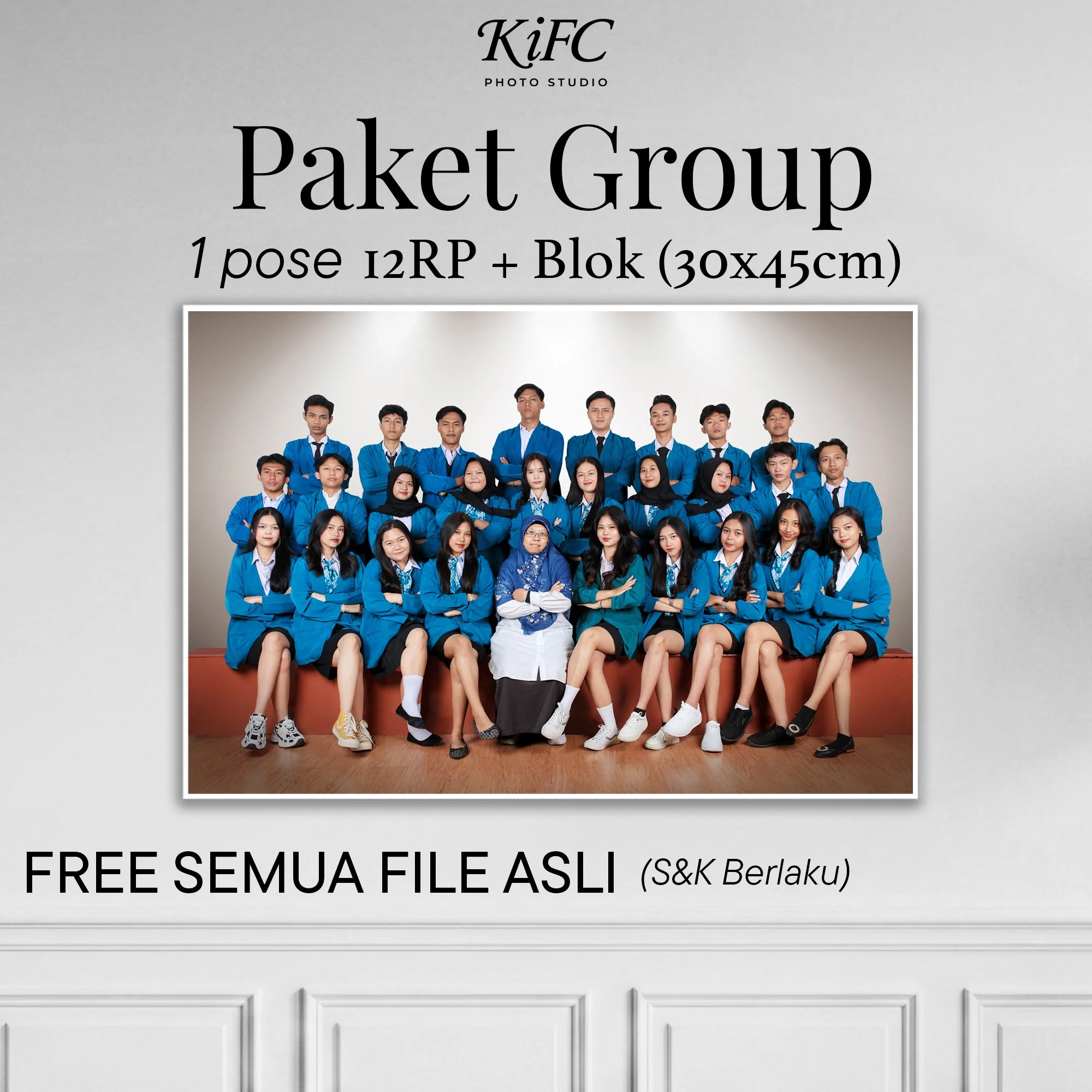 Foto Studio Group 1 Pose ukuran 12RP + Blok (diatas 10 orang) - IDR 85.000/org