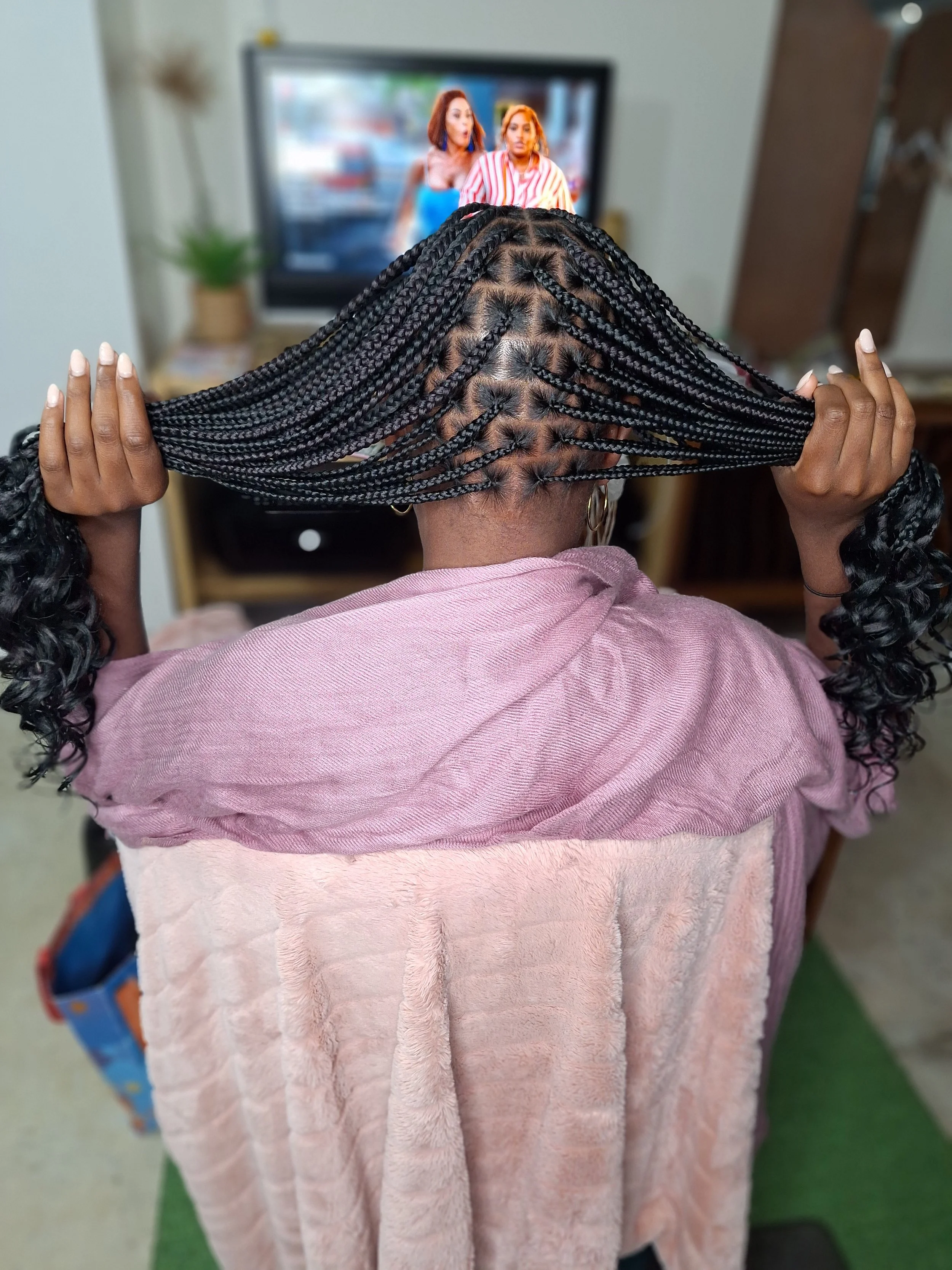 Medium Knotless Curls