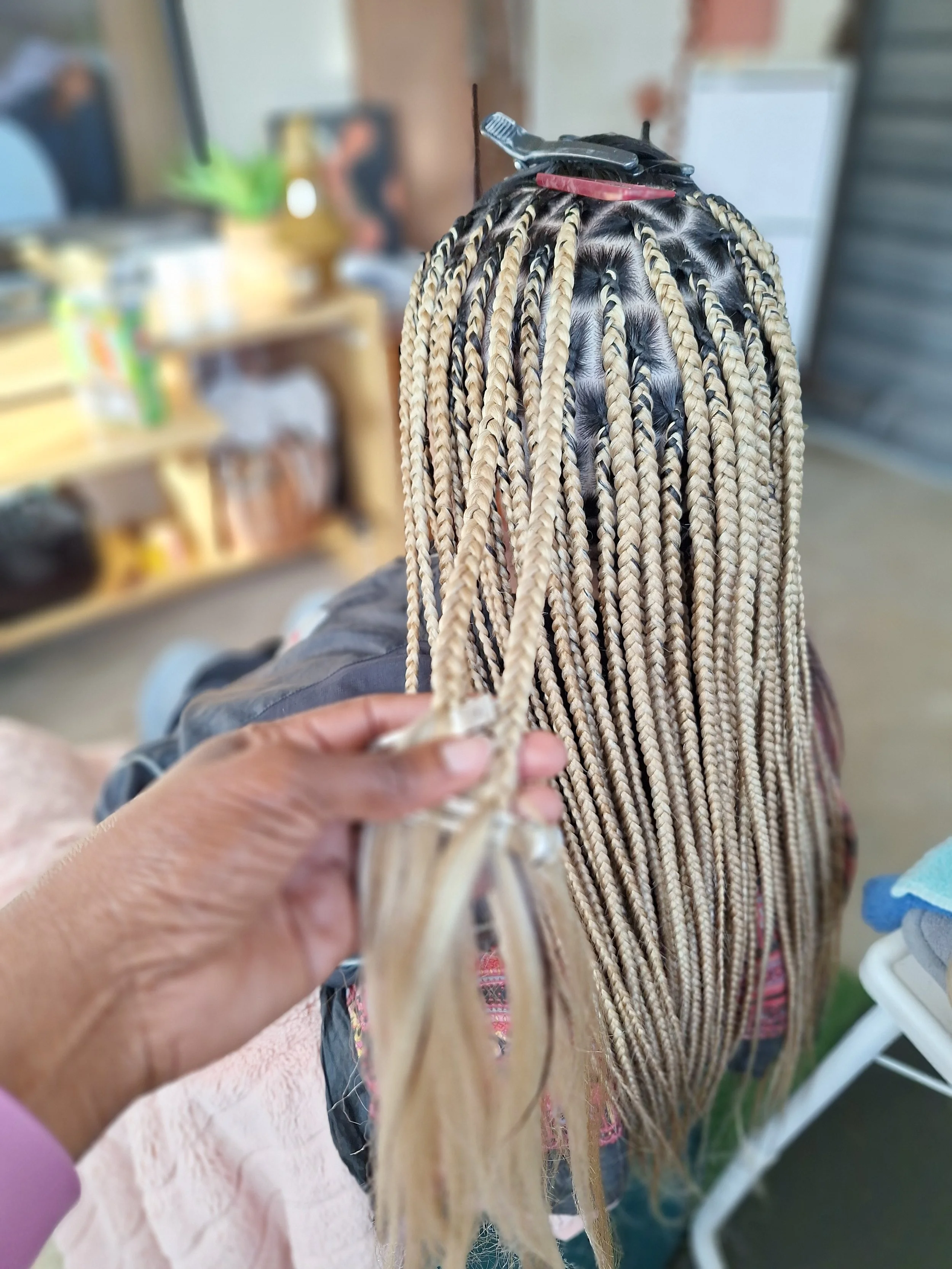 Medium knotless Braids
